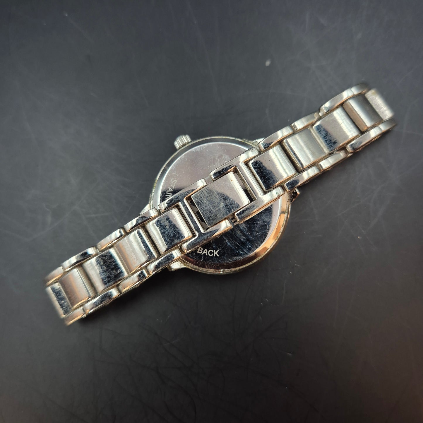 Manguun Damen Uhr – Quarz, Perlmuttzifferblatt mit Strass-Besatz