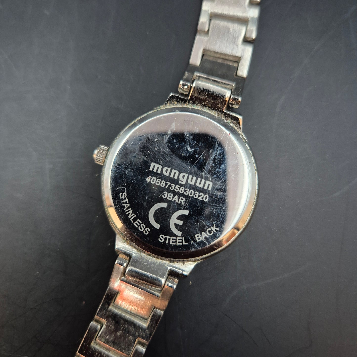 Manguun Damen Uhr – Quarz, Perlmuttzifferblatt mit Strass-Besatz