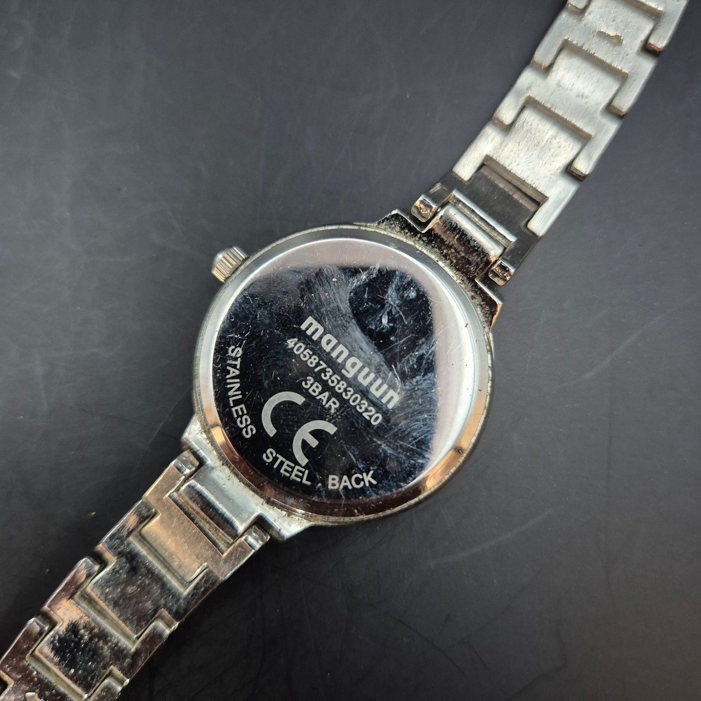 Manguun Damen Uhr – Quarz, Perlmuttzifferblatt mit Strass-Besatz