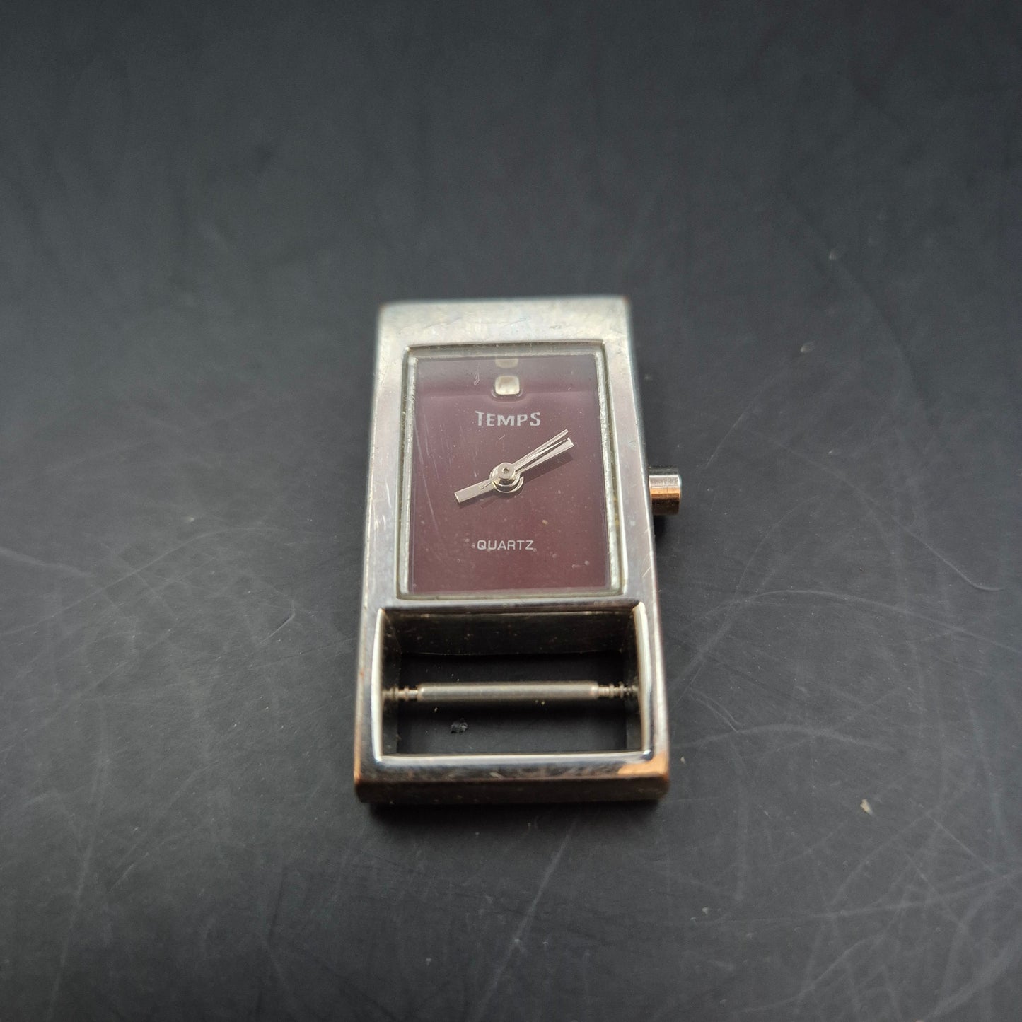 TEMPS Damen Uhr – Quarz, Rechteckiges Gehäuse, Bordeaux (ohne Armband)