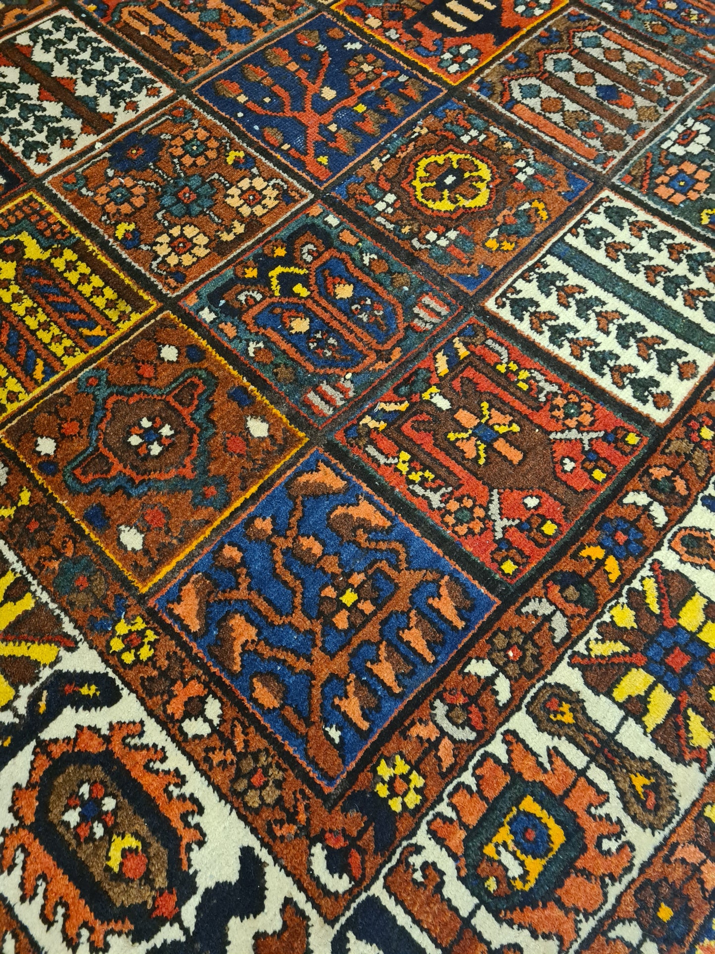 Perserteppich Orientteppich Handgeknüpfter Teppich Bachtiar 305x230cm