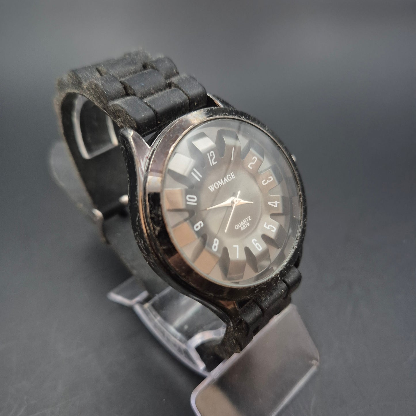 Womage Herren Uhr – Quarz, Schwarz mit auffälligem Zifferblatt