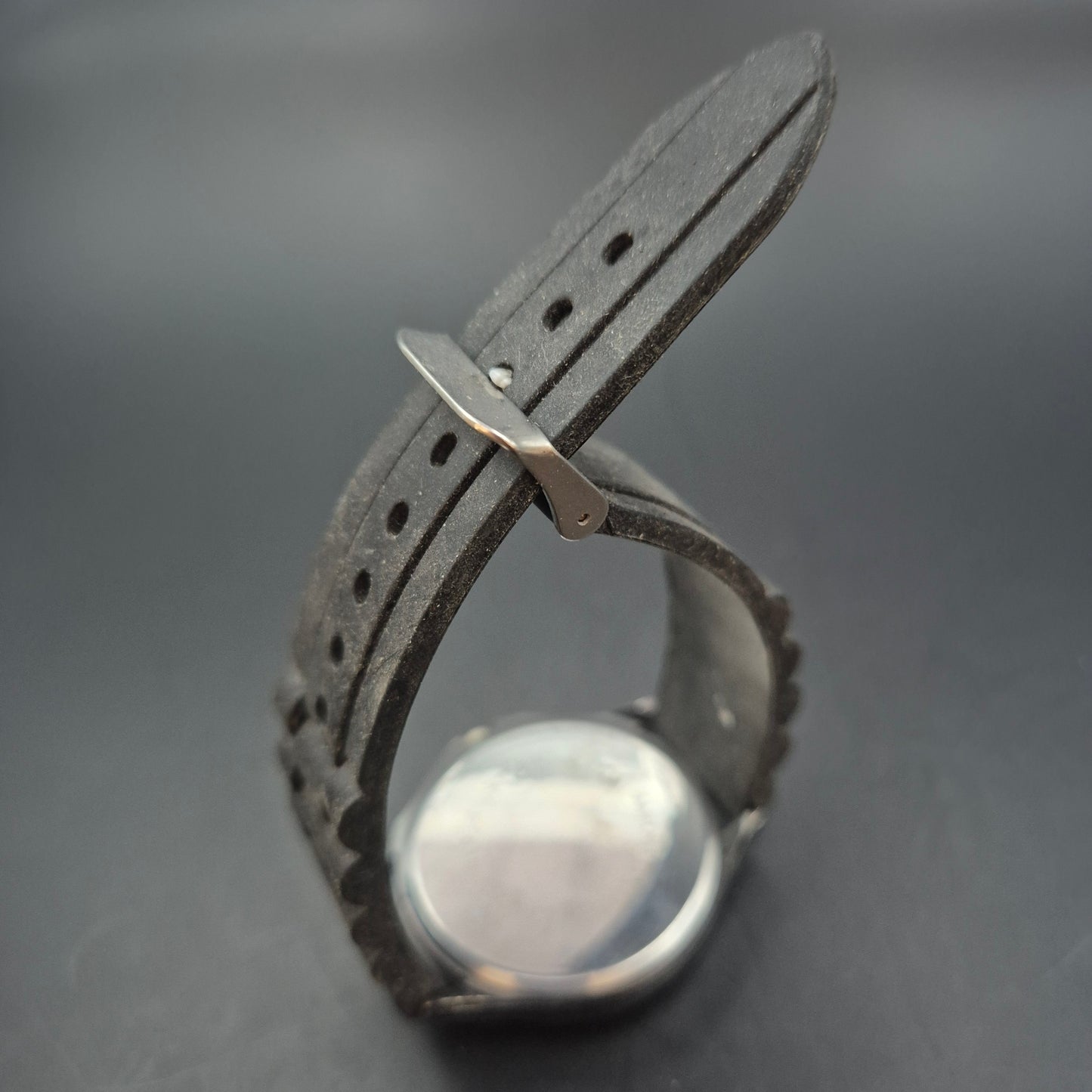 Womage Herren Uhr – Quarz, Schwarz mit auffälligem Zifferblatt