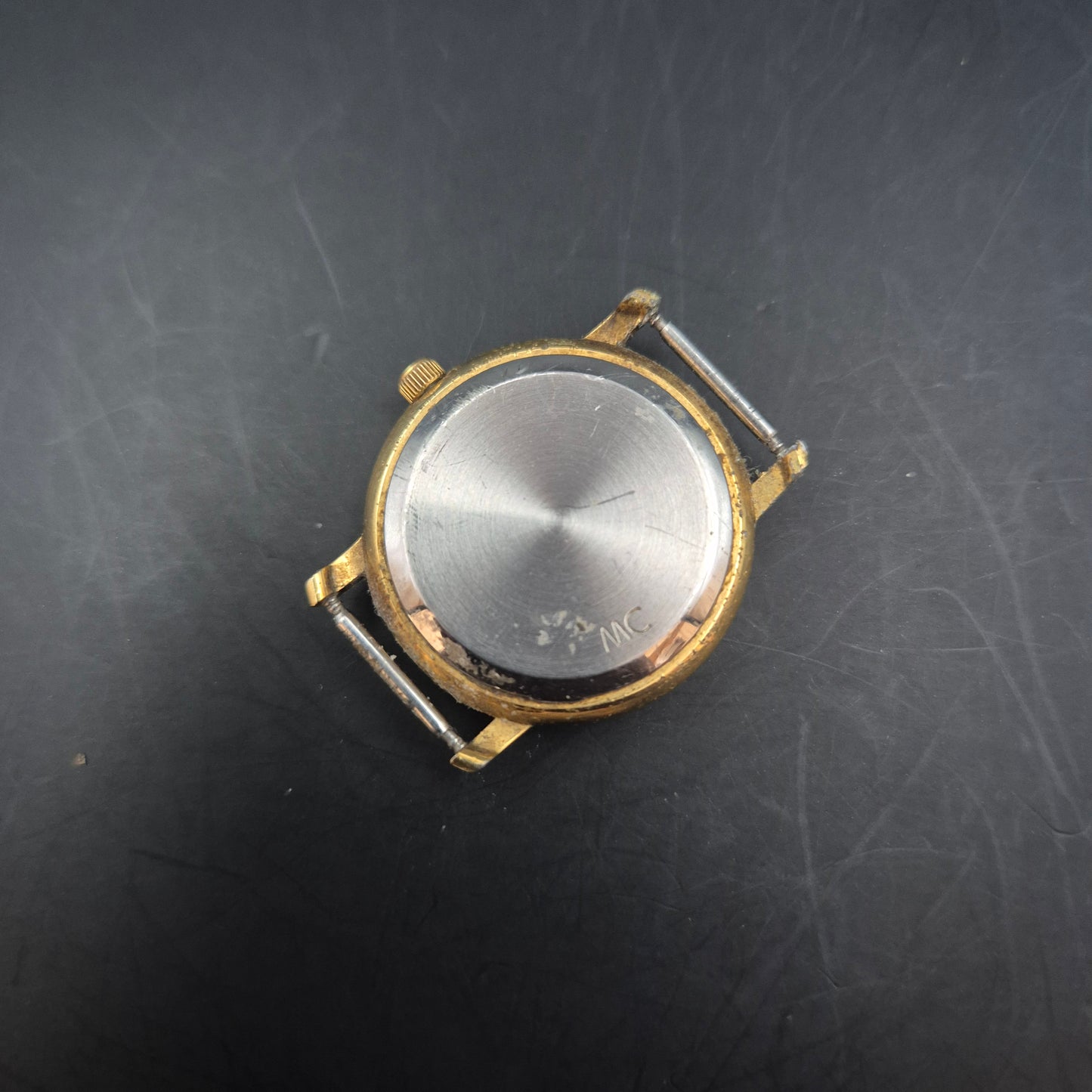 MC Damen Uhr – Quarz, Goldfarben mit schwarzem Zifferblatt (ohne Armband)