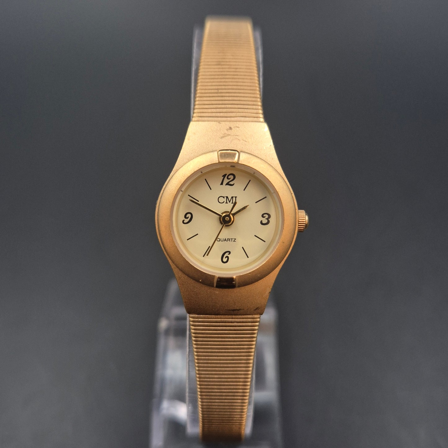 CMI Damen Uhr – Quarz, Goldfarben mit Milanaise-Armband