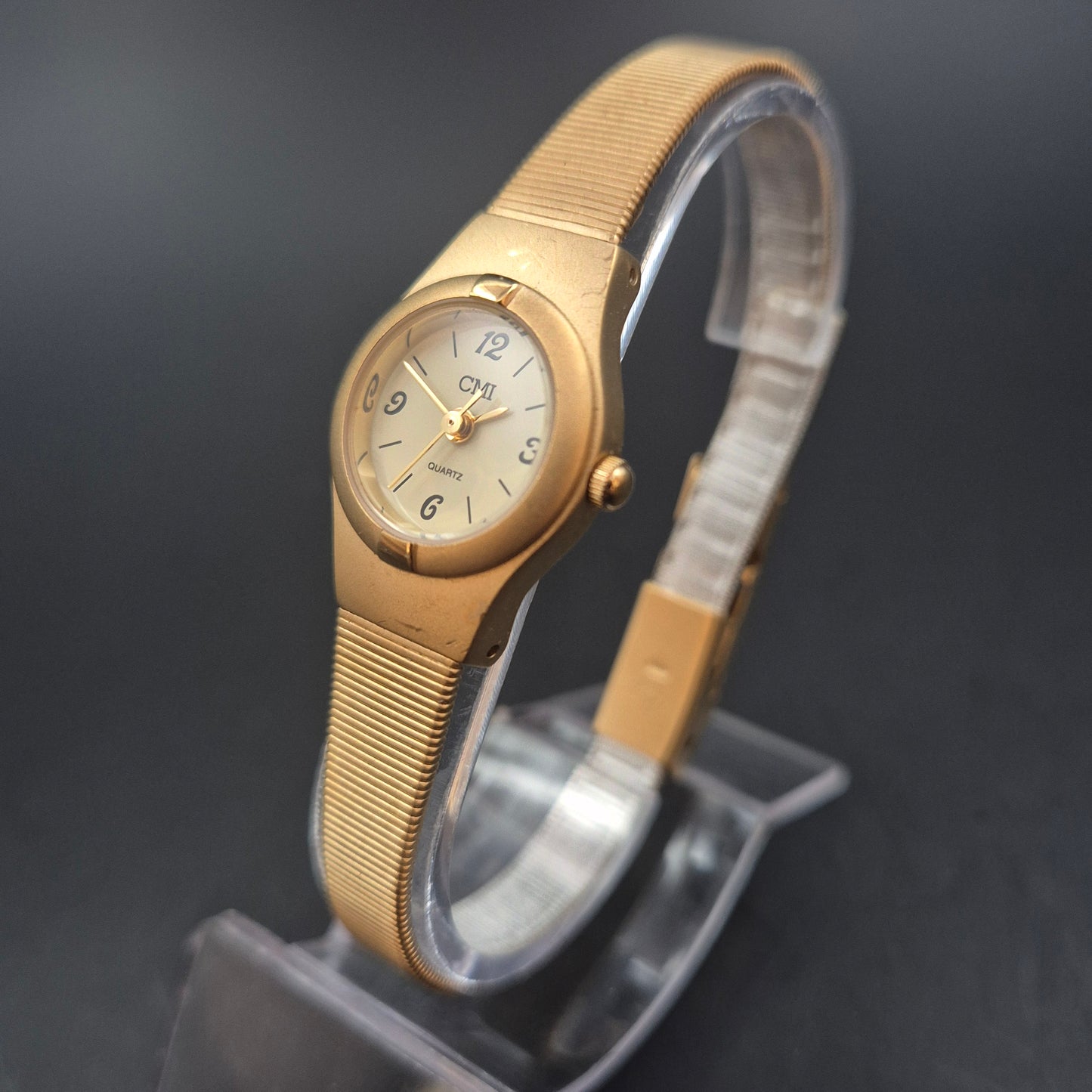 CMI Damen Uhr – Quarz, Goldfarben mit Milanaise-Armband