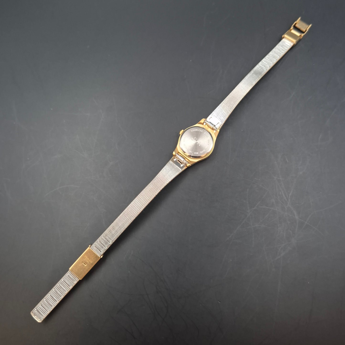 CMI Damen Uhr – Quarz, Goldfarben mit Milanaise-Armband