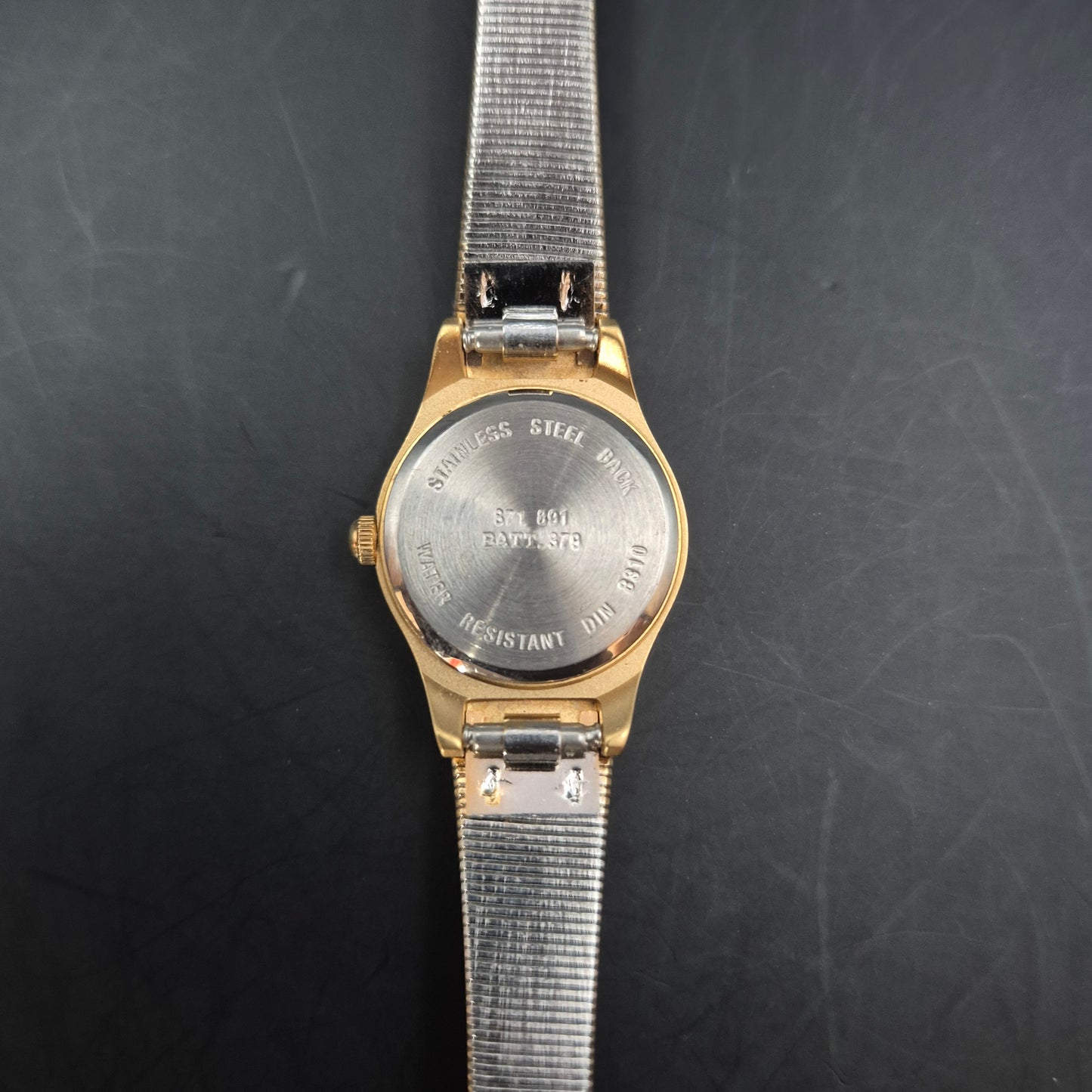 CMI Damen Uhr – Quarz, Goldfarben mit Milanaise-Armband