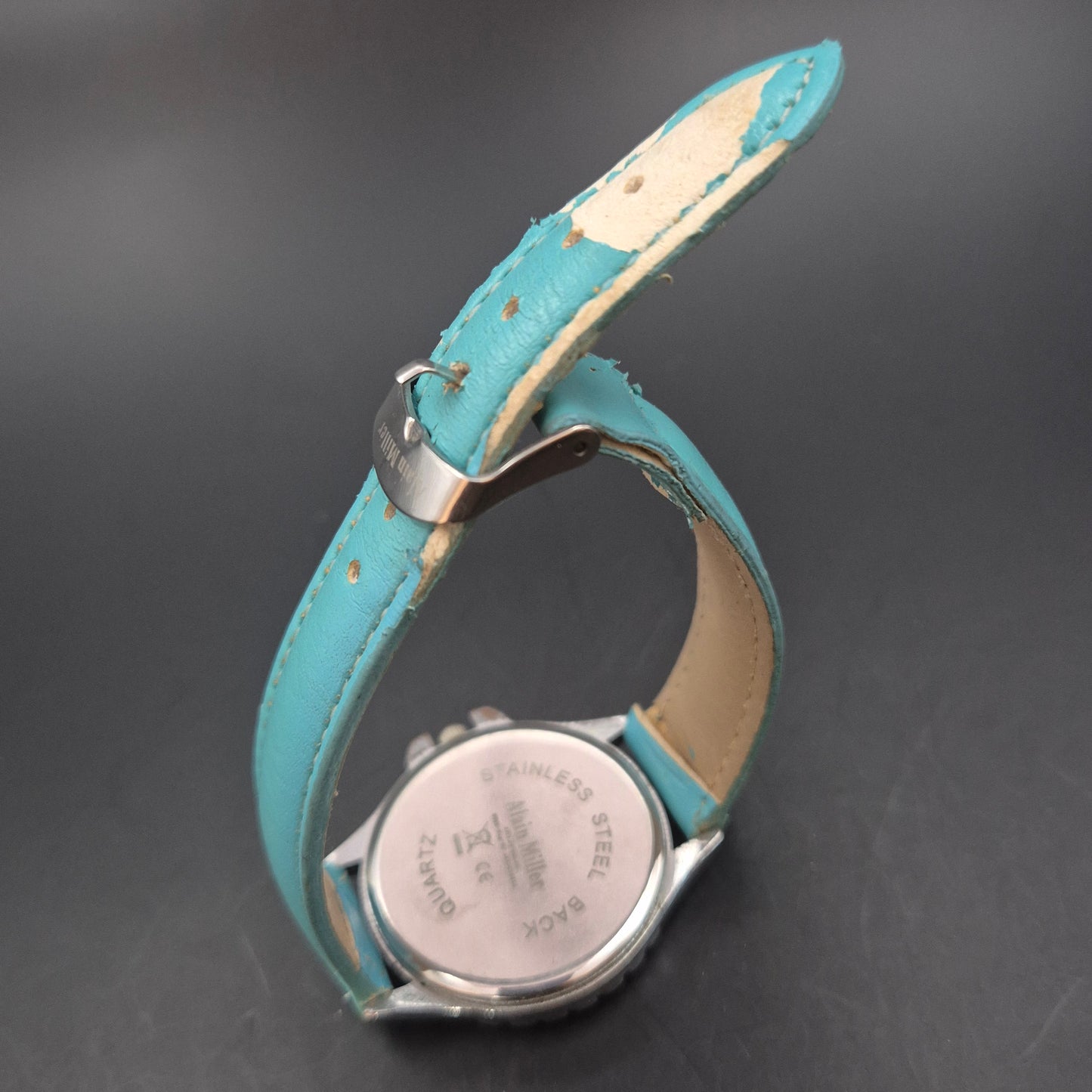 Alain Miller Damen Uhr – Quarz, Strass-Besatz mit Lederarmband