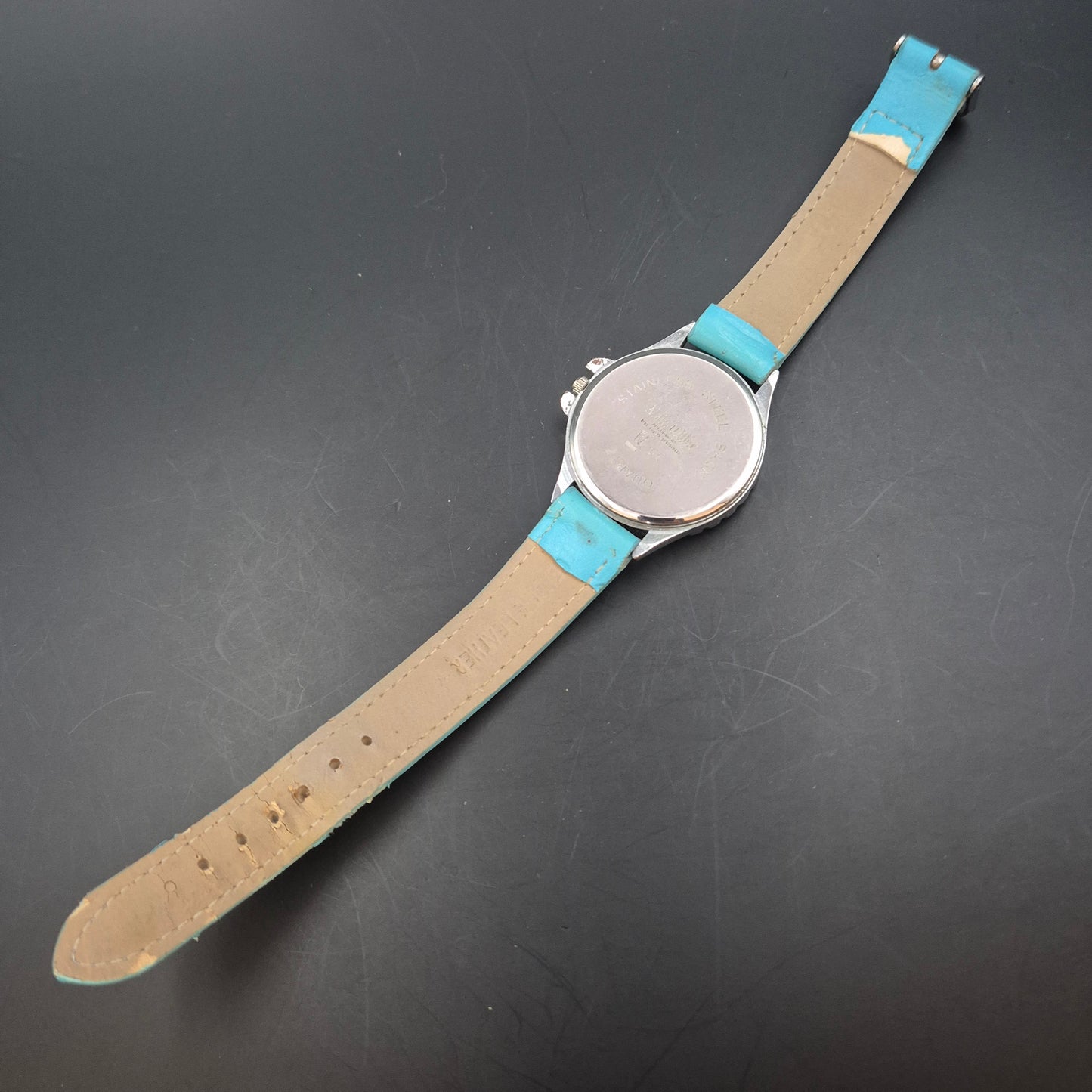 Alain Miller Damen Uhr – Quarz, Strass-Besatz mit Lederarmband