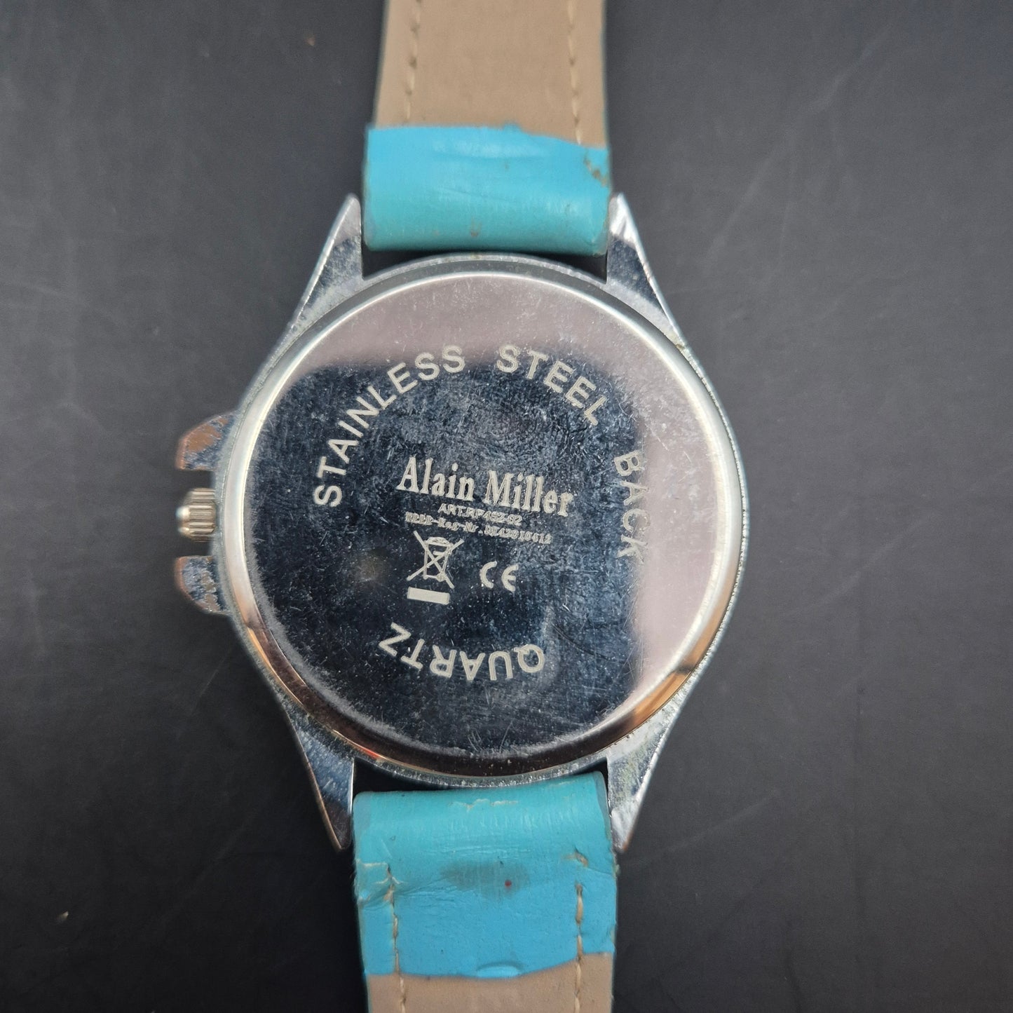 Alain Miller Damen Uhr – Quarz, Strass-Besatz mit Lederarmband