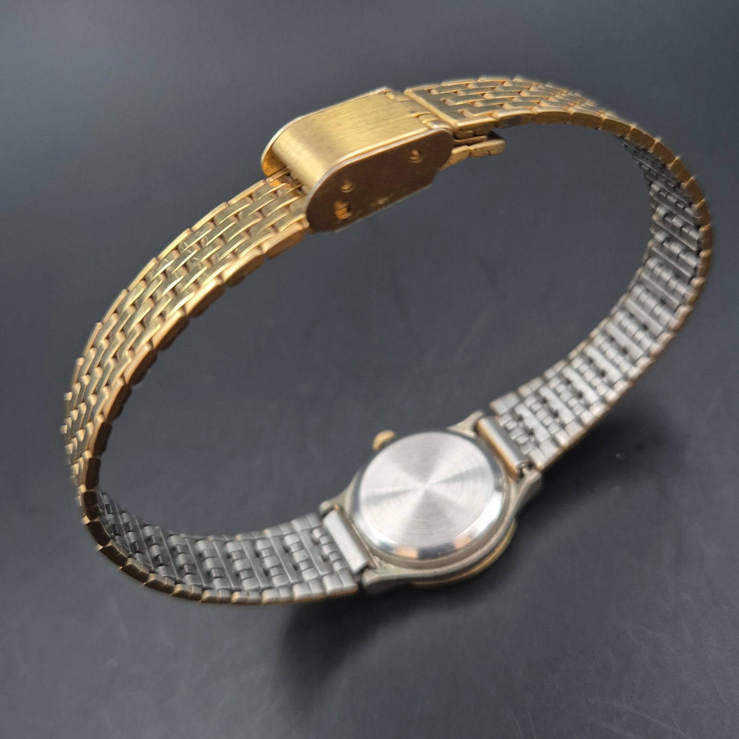 Elegante Damen Uhr mit blauem Zifferblatt und Goldton-Armband