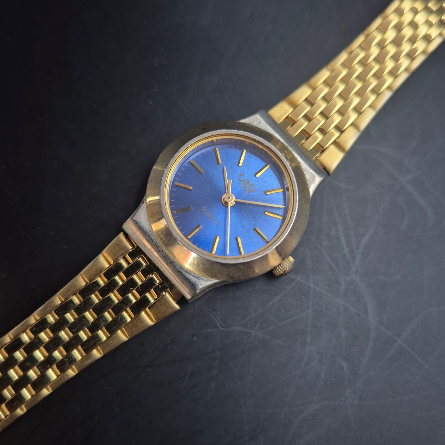Elegante Damen Uhr mit blauem Zifferblatt und Goldton-Armband