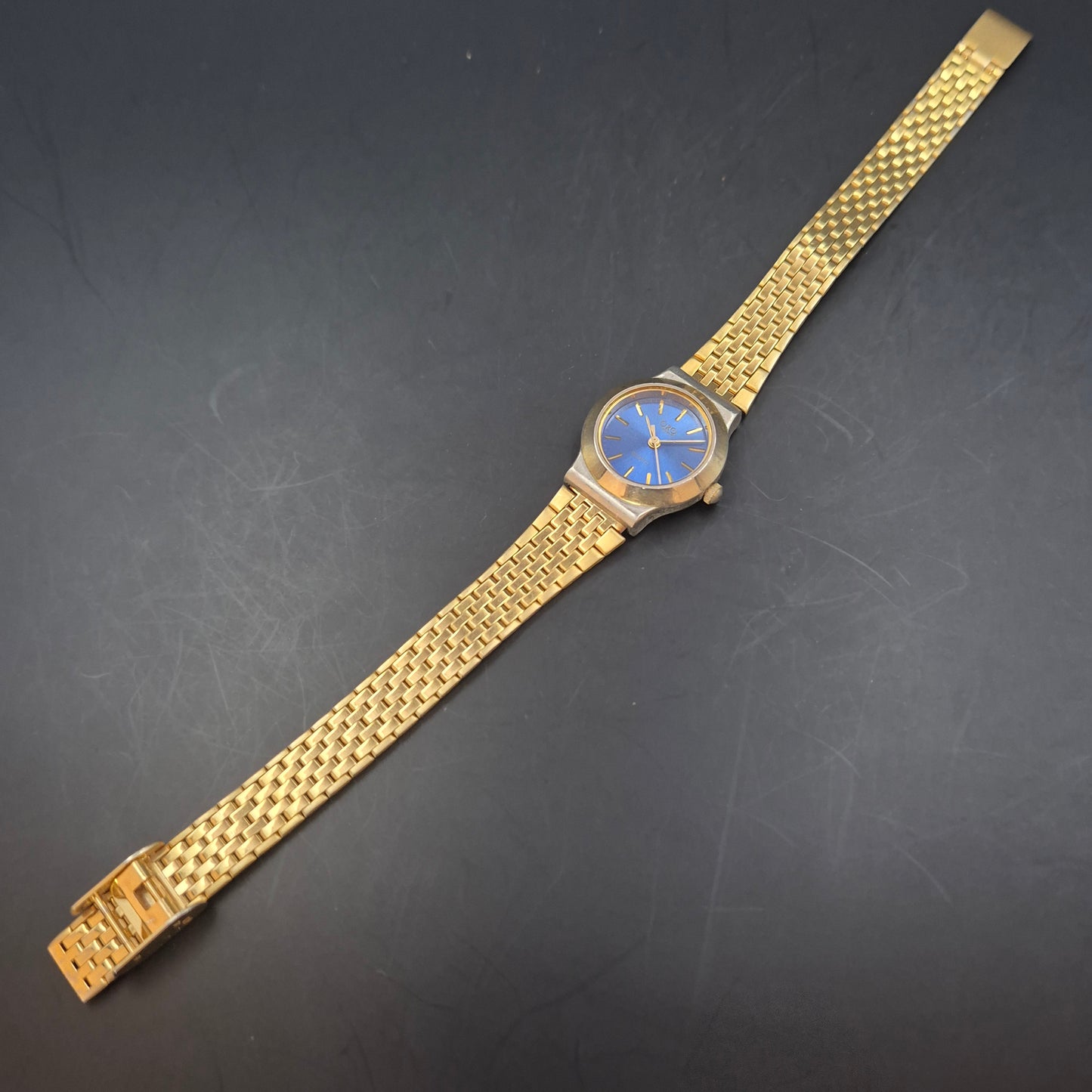Elegante Damen Uhr mit blauem Zifferblatt und Goldton-Armband