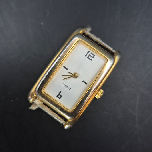 Klassische Damen Uhr – Rechteckiges Design in Goldton