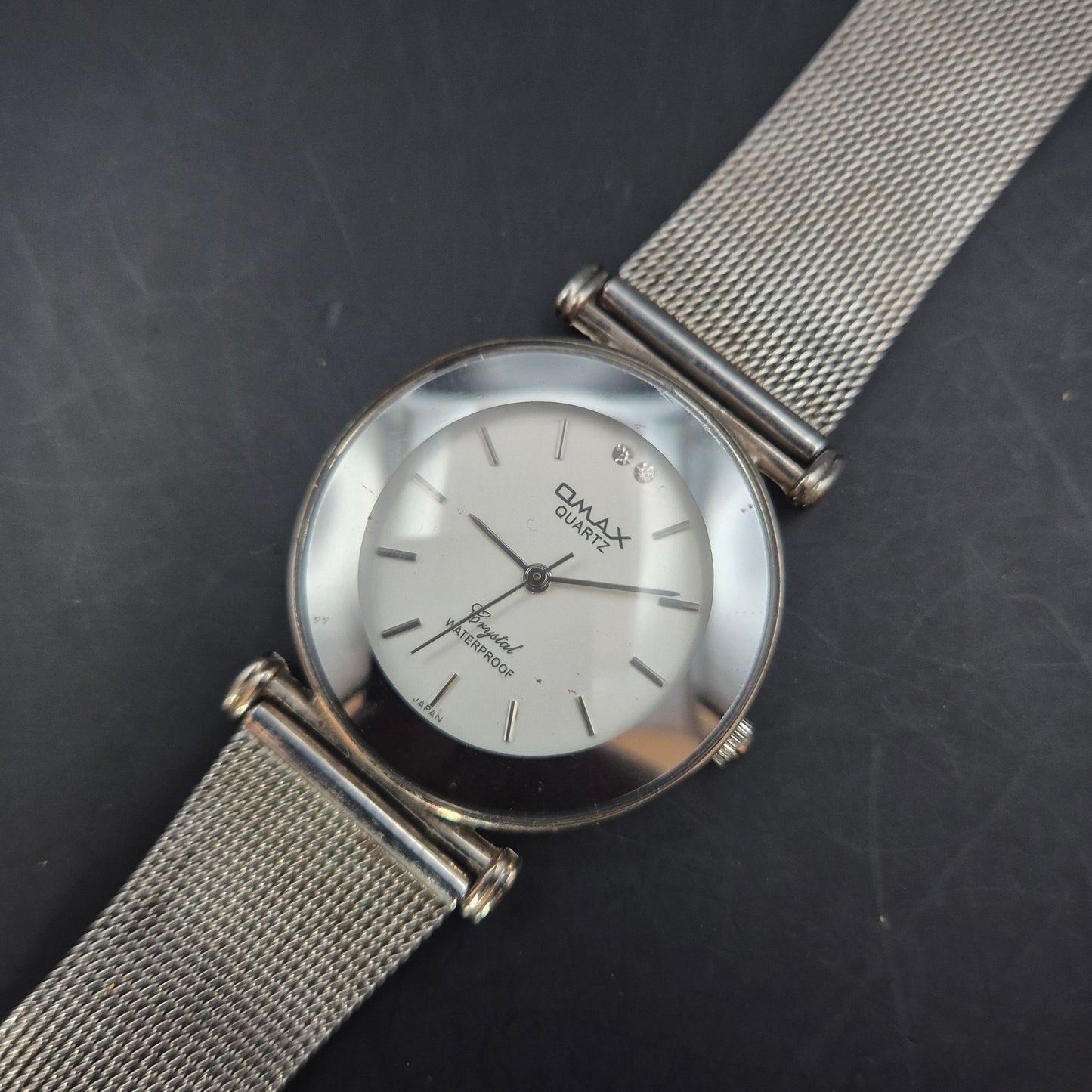 Elegante Omax Damen Uhr – Minimalistisches Design mit Glitzerstein