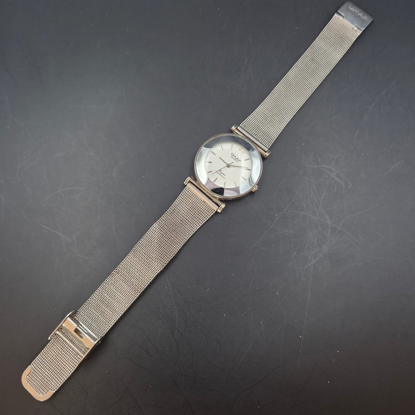 Elegante Omax Damen Uhr – Minimalistisches Design mit Glitzerstein