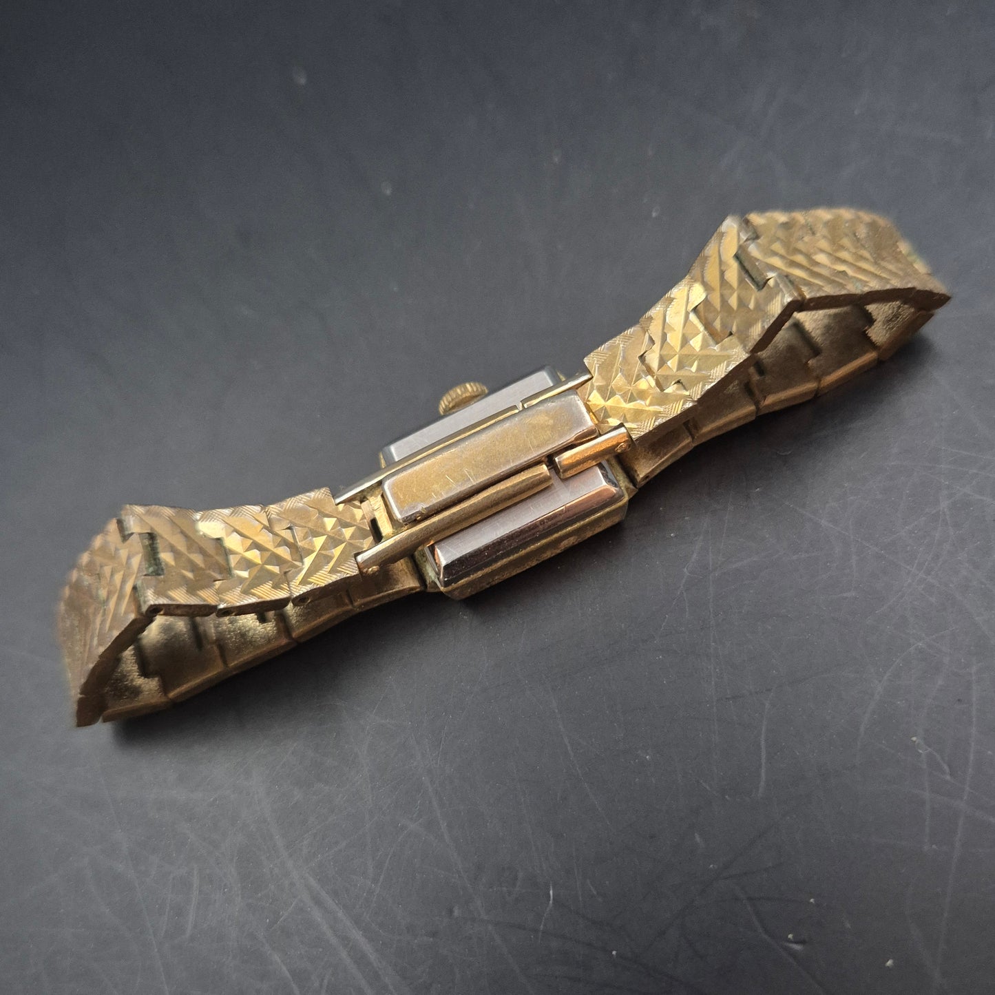 Vintage Majestic Damen Uhr – Klassisches Goldton-Design, 17 Rubis