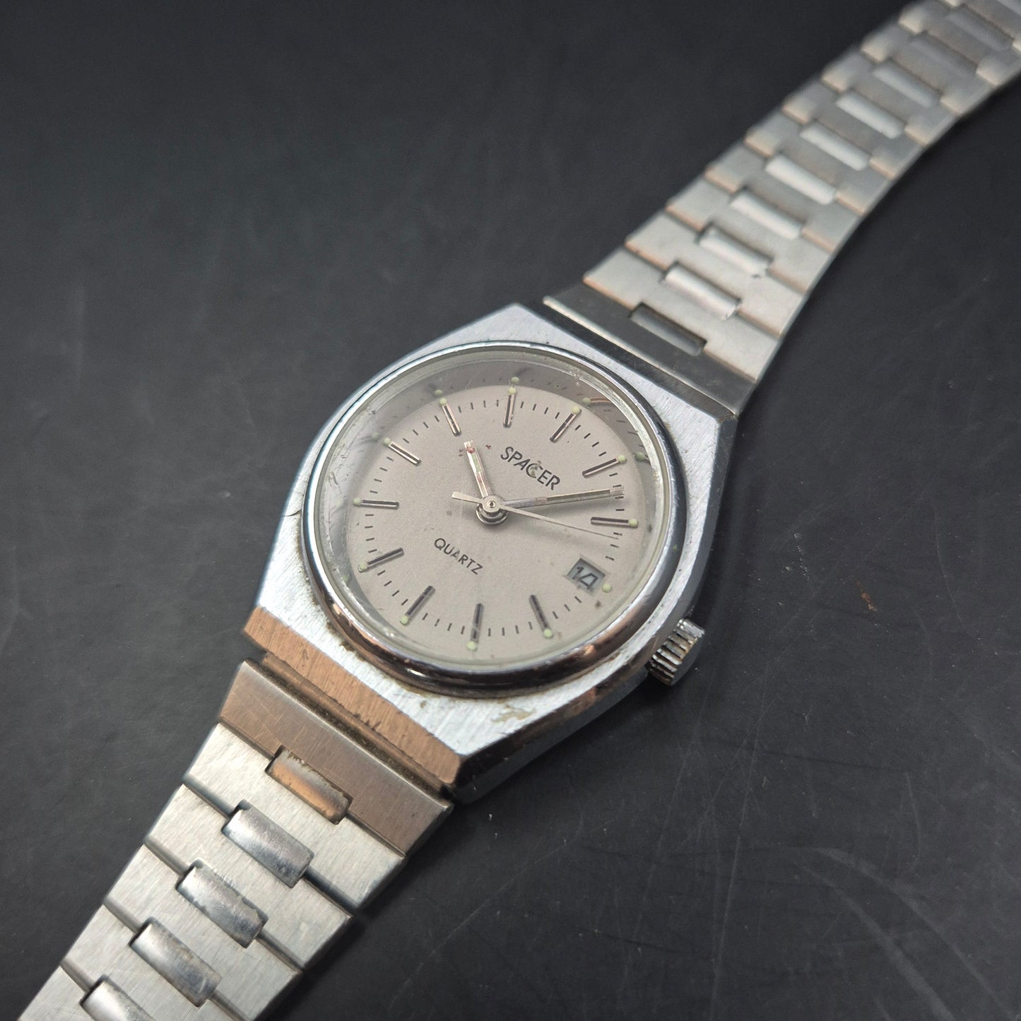 Klassische Spacer Damen Uhr – Silberfarben mit Datum