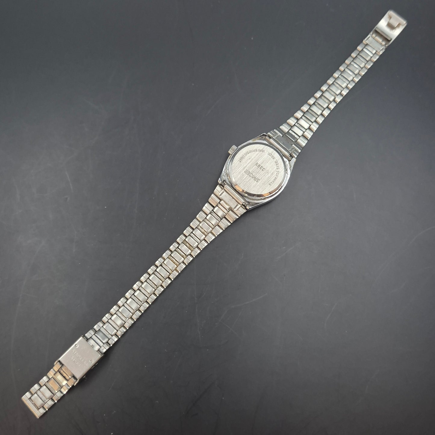 Klassische Spacer Damen Uhr – Silberfarben mit Datum