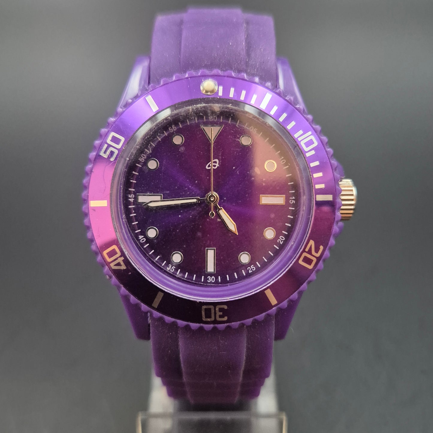 Auffällige Lila Silikon Uhr – Modern & Sportlich