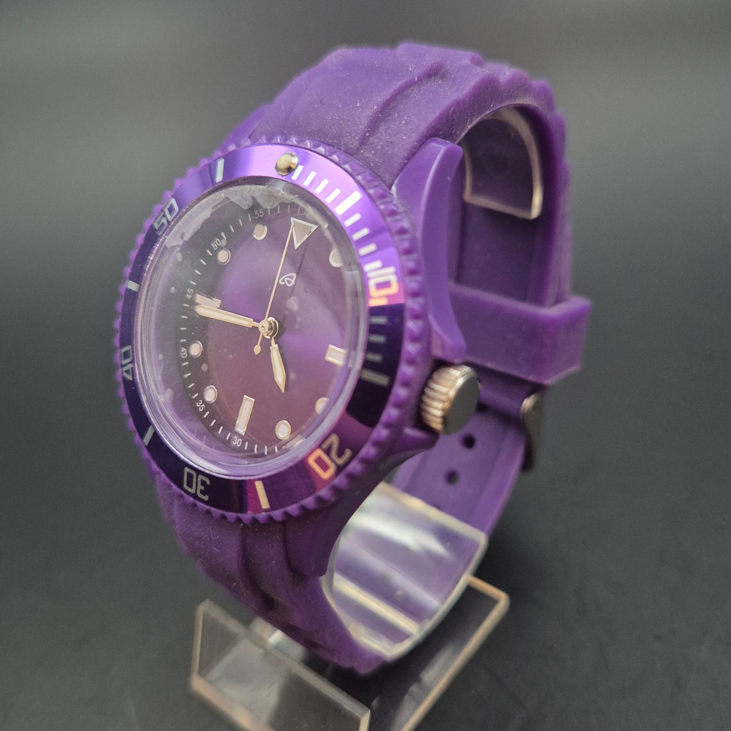 Auffällige Lila Silikon Uhr – Modern & Sportlich