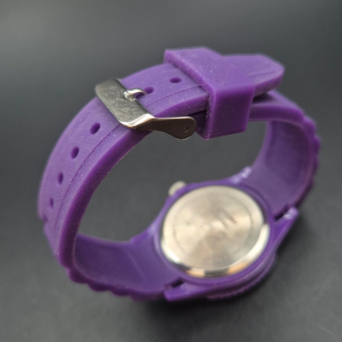 Auffällige Lila Silikon Uhr – Modern & Sportlich