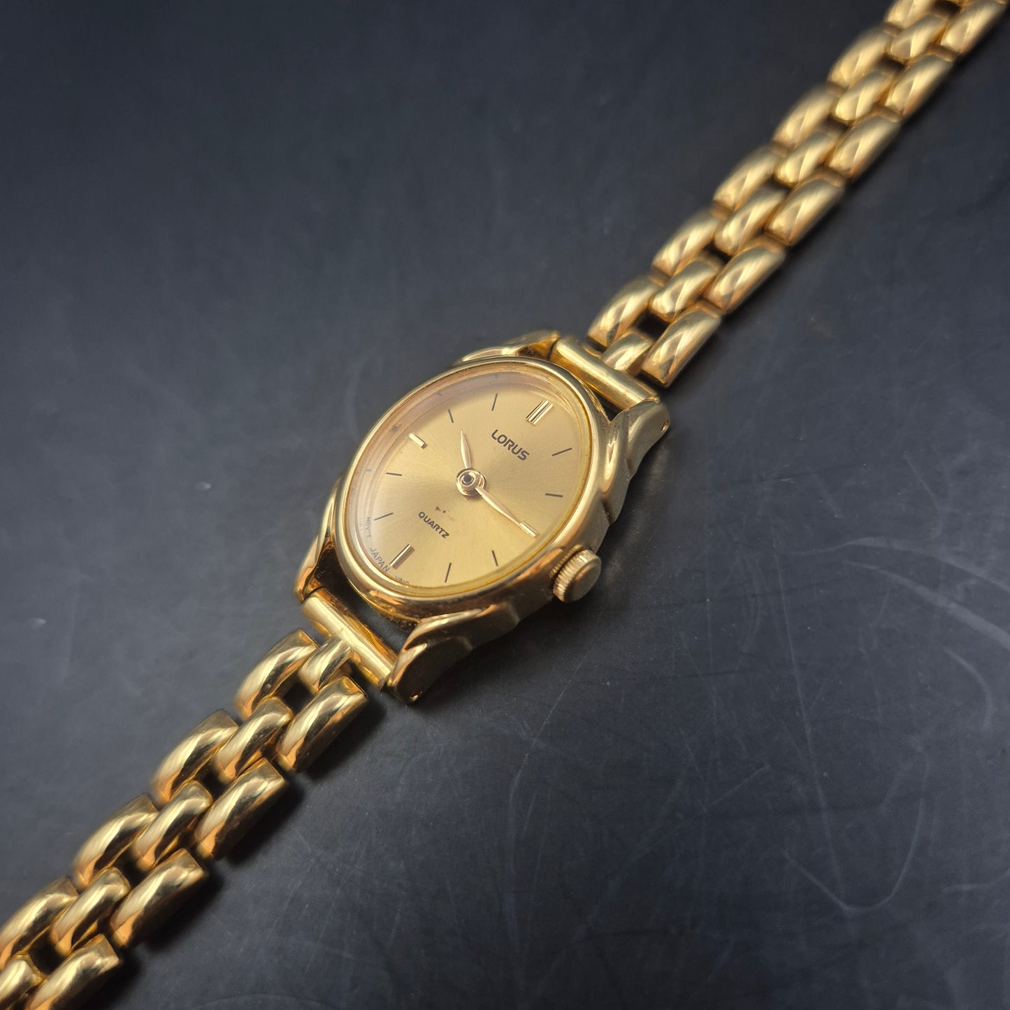 Elegante Lorus Damen Uhr – Klassisches Goldton-Design