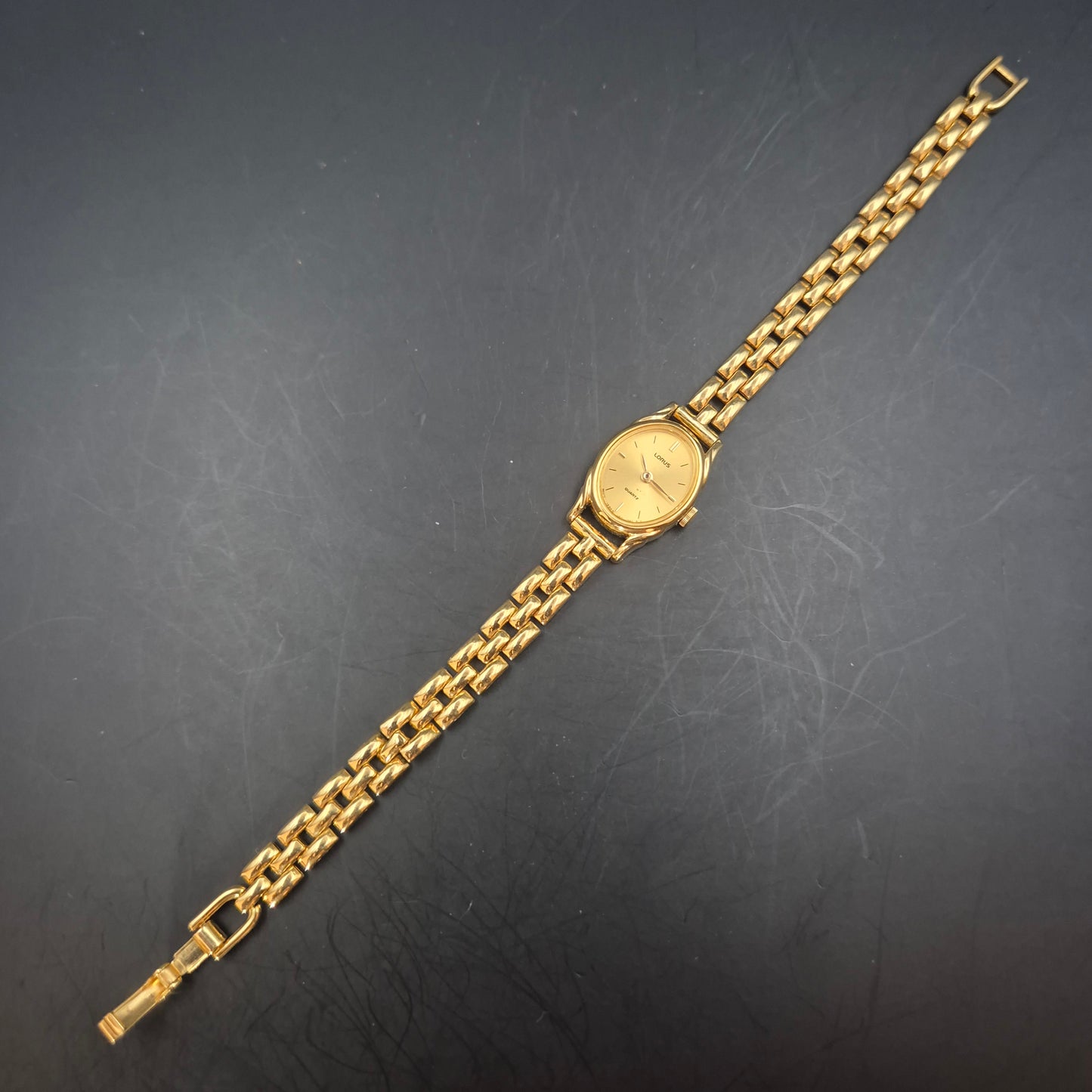 Elegante Lorus Damen Uhr – Klassisches Goldton-Design