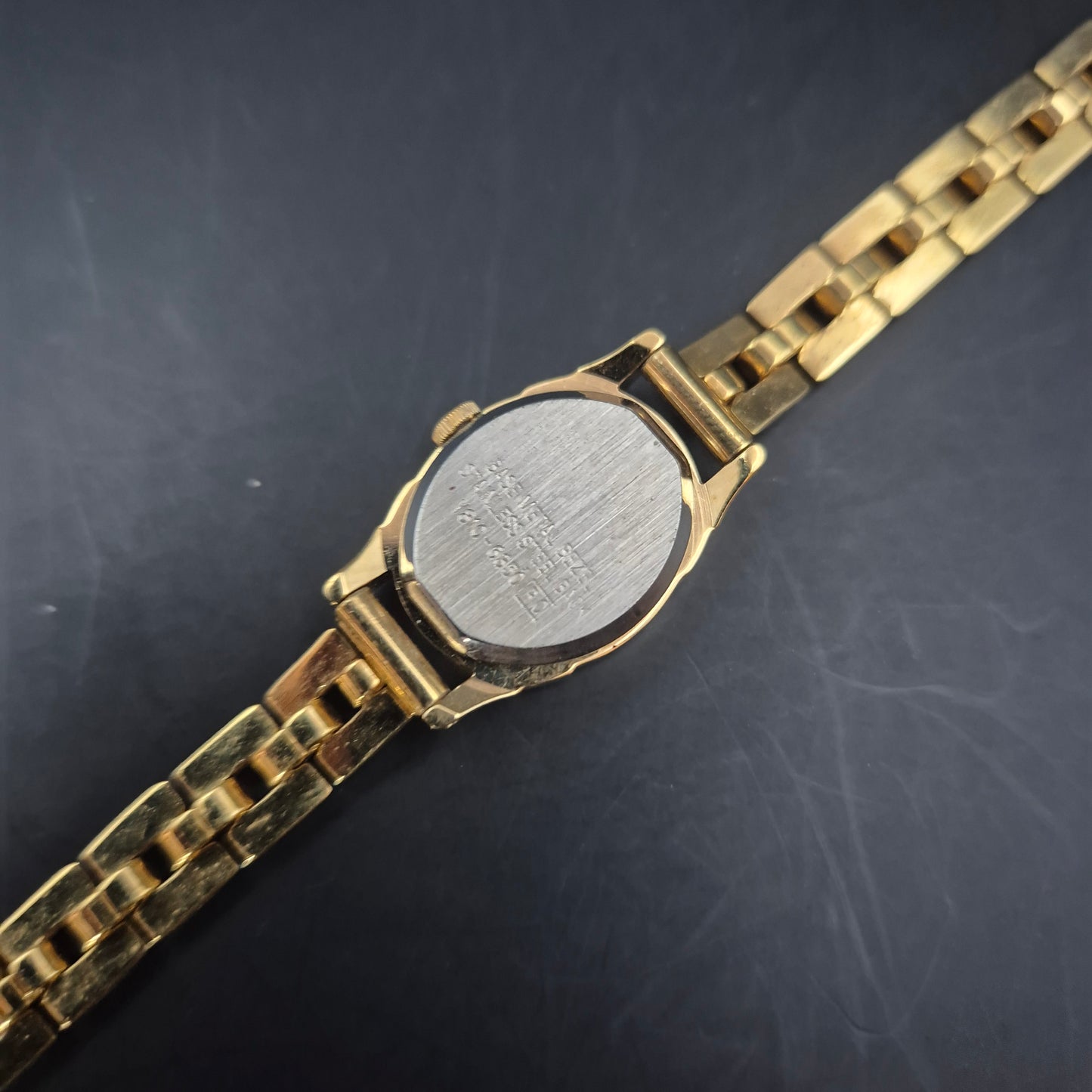Elegante Lorus Damen Uhr – Klassisches Goldton-Design