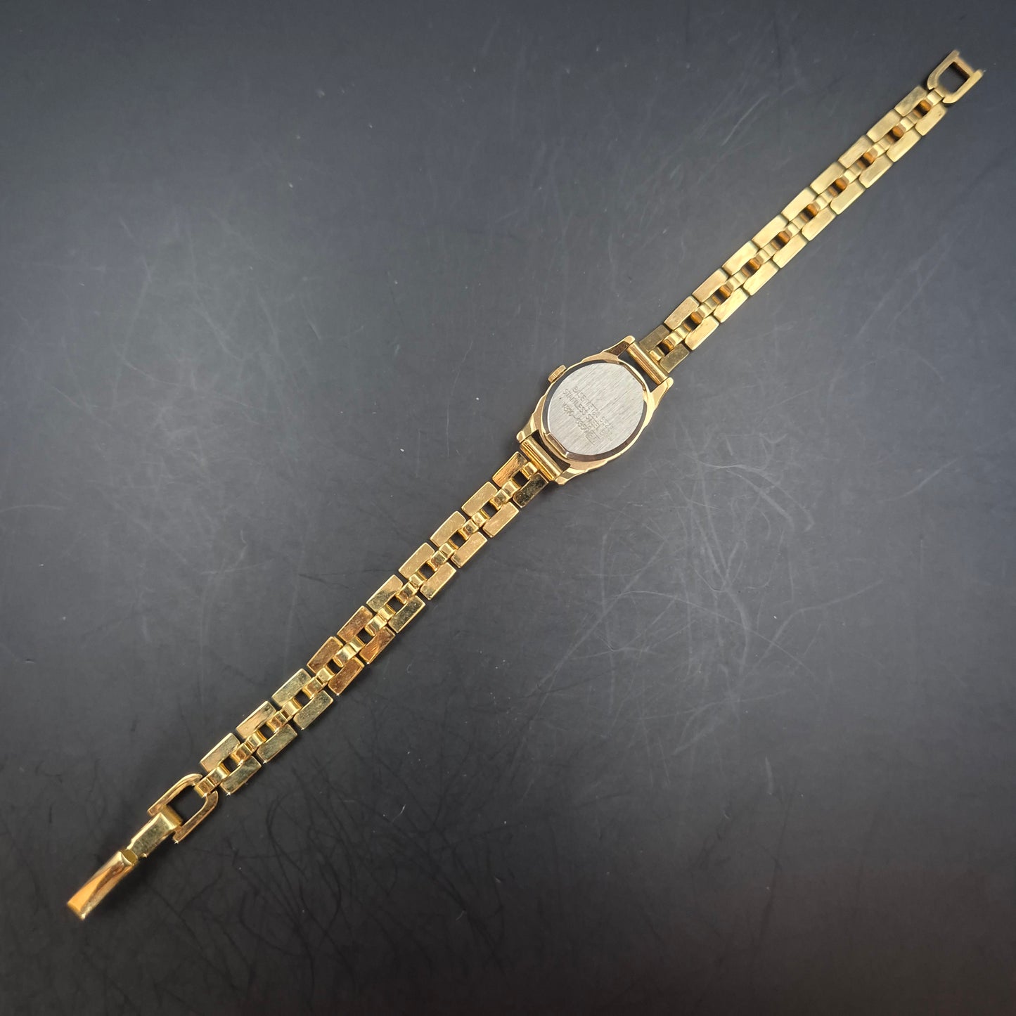 Elegante Lorus Damen Uhr – Klassisches Goldton-Design