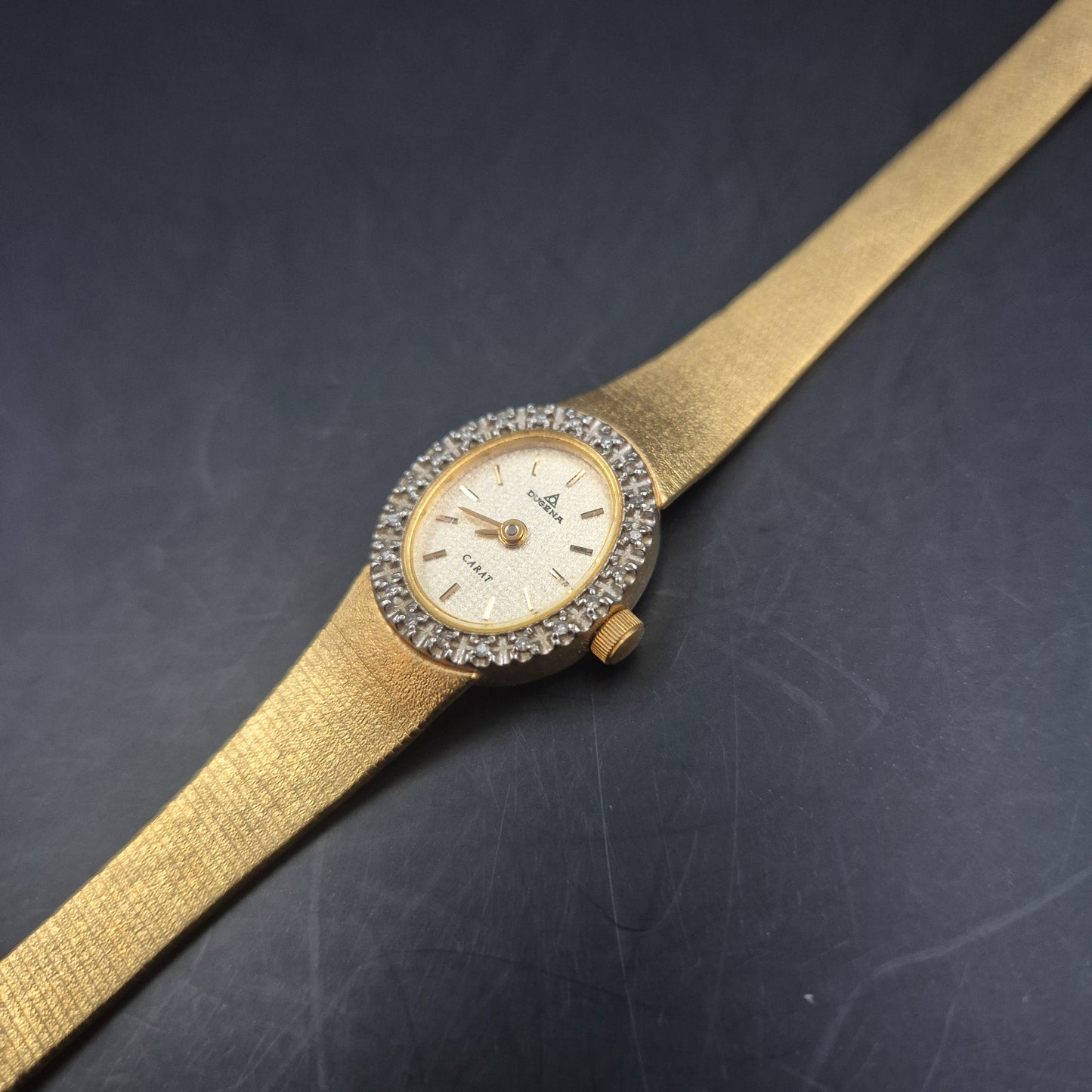 Elegante Dugena Damen Uhr – Goldton mit funkelndem Zierkranz