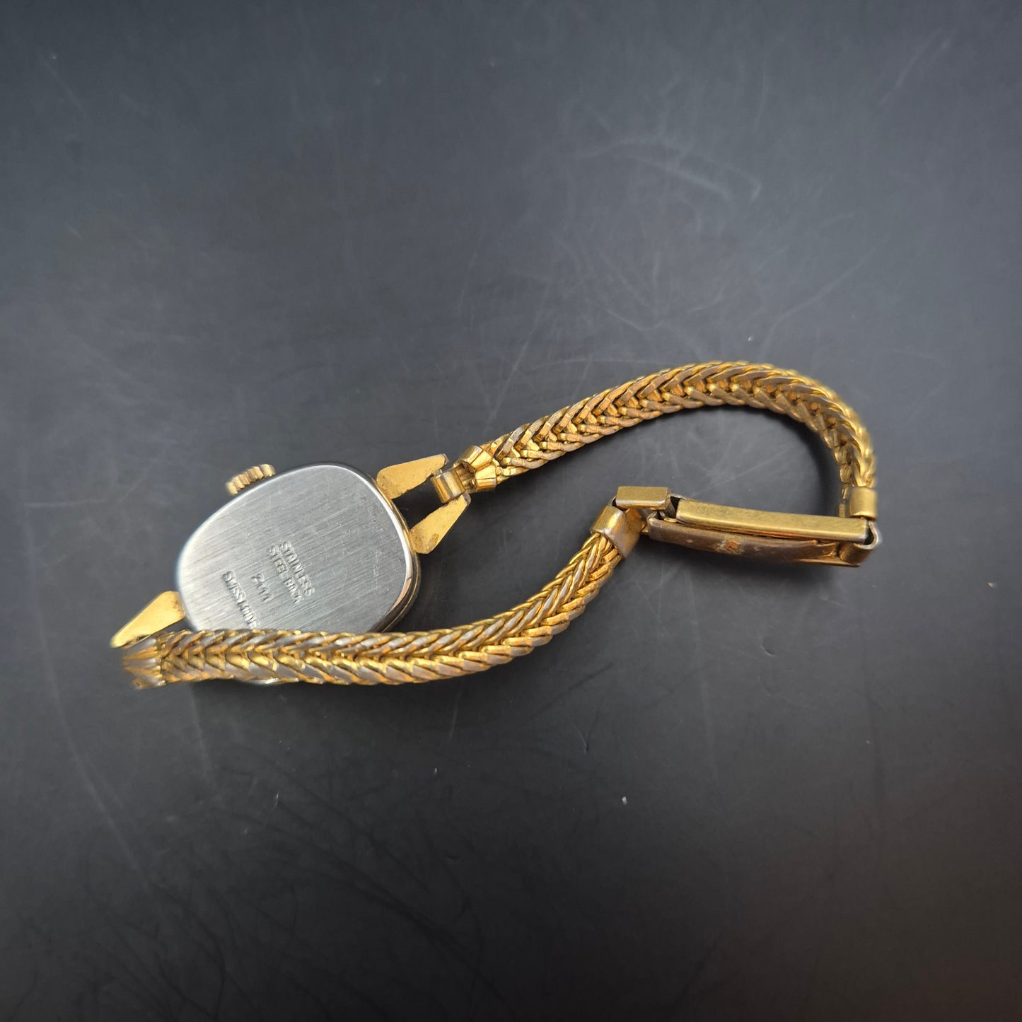 Elegante Royal Damen Uhr Vergoldeter Vintage-Look aus der Schweiz