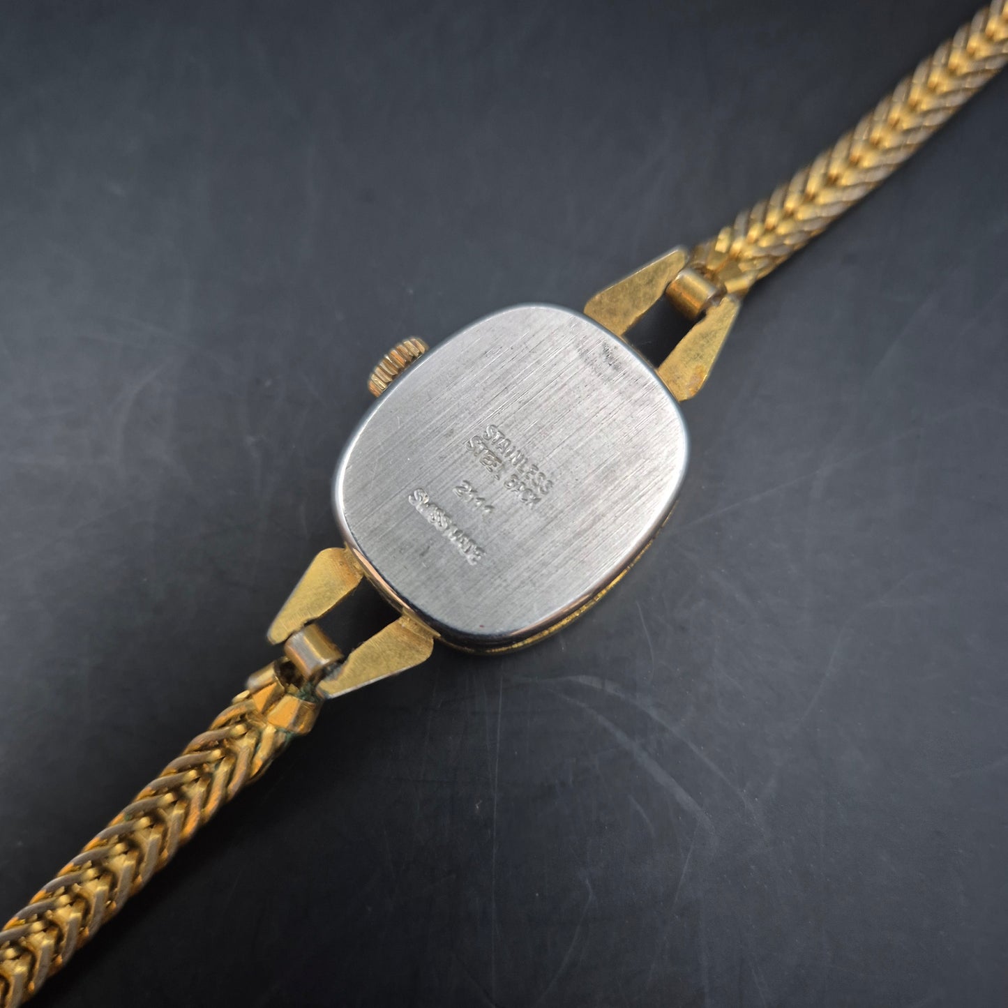 Elegante Royal Damen Uhr Vergoldeter Vintage-Look aus der Schweiz