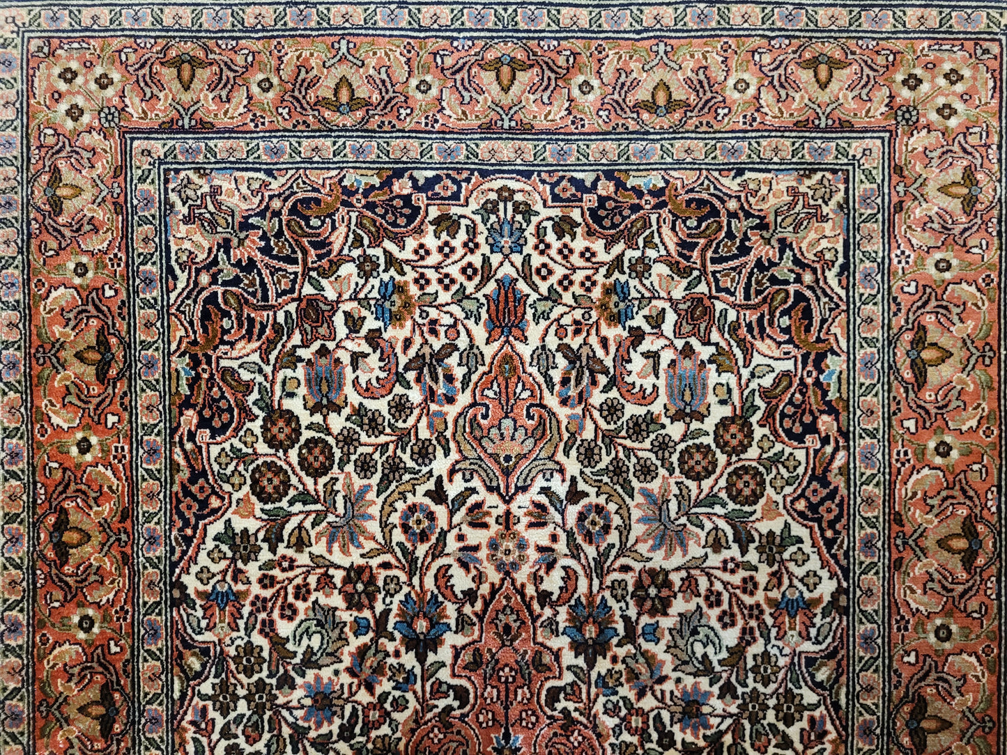 Ghom Teppich Seide feine Knüpfung florales Medaillon