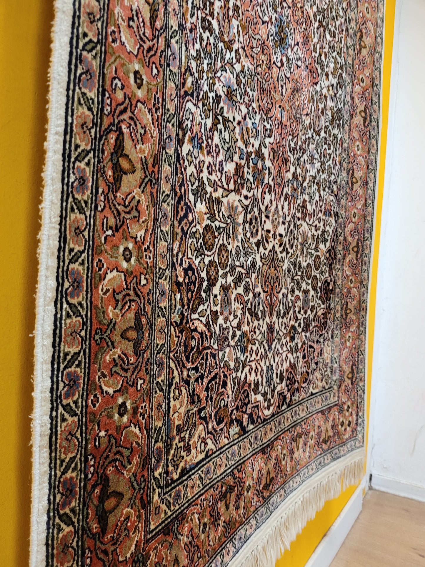 Ghom Teppich Seide feine Knüpfung florales Medaillon