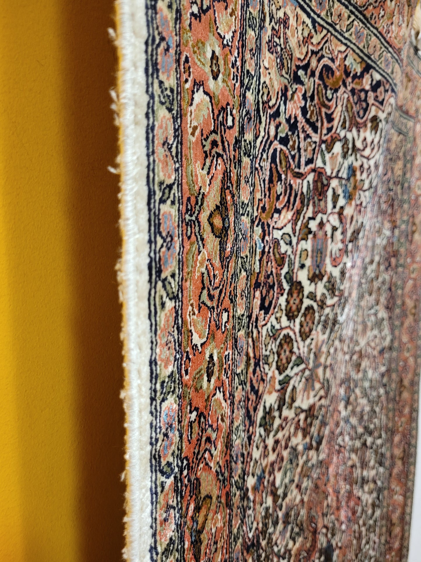 Ghom Teppich Seide feine Knüpfung florales Medaillon