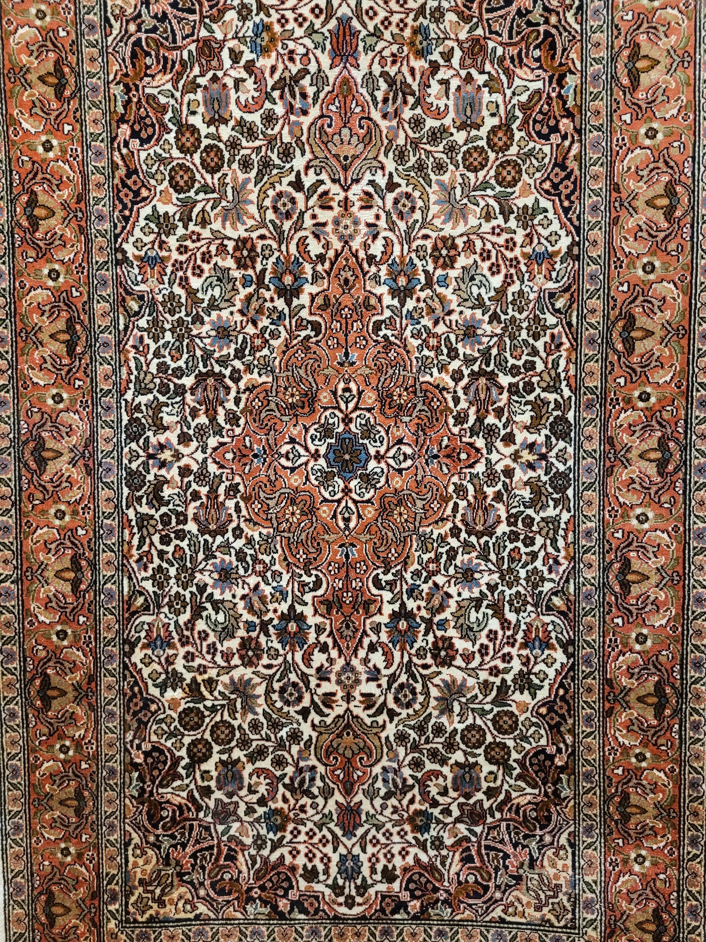 Ghom Teppich Seide feine Knüpfung florales Medaillon