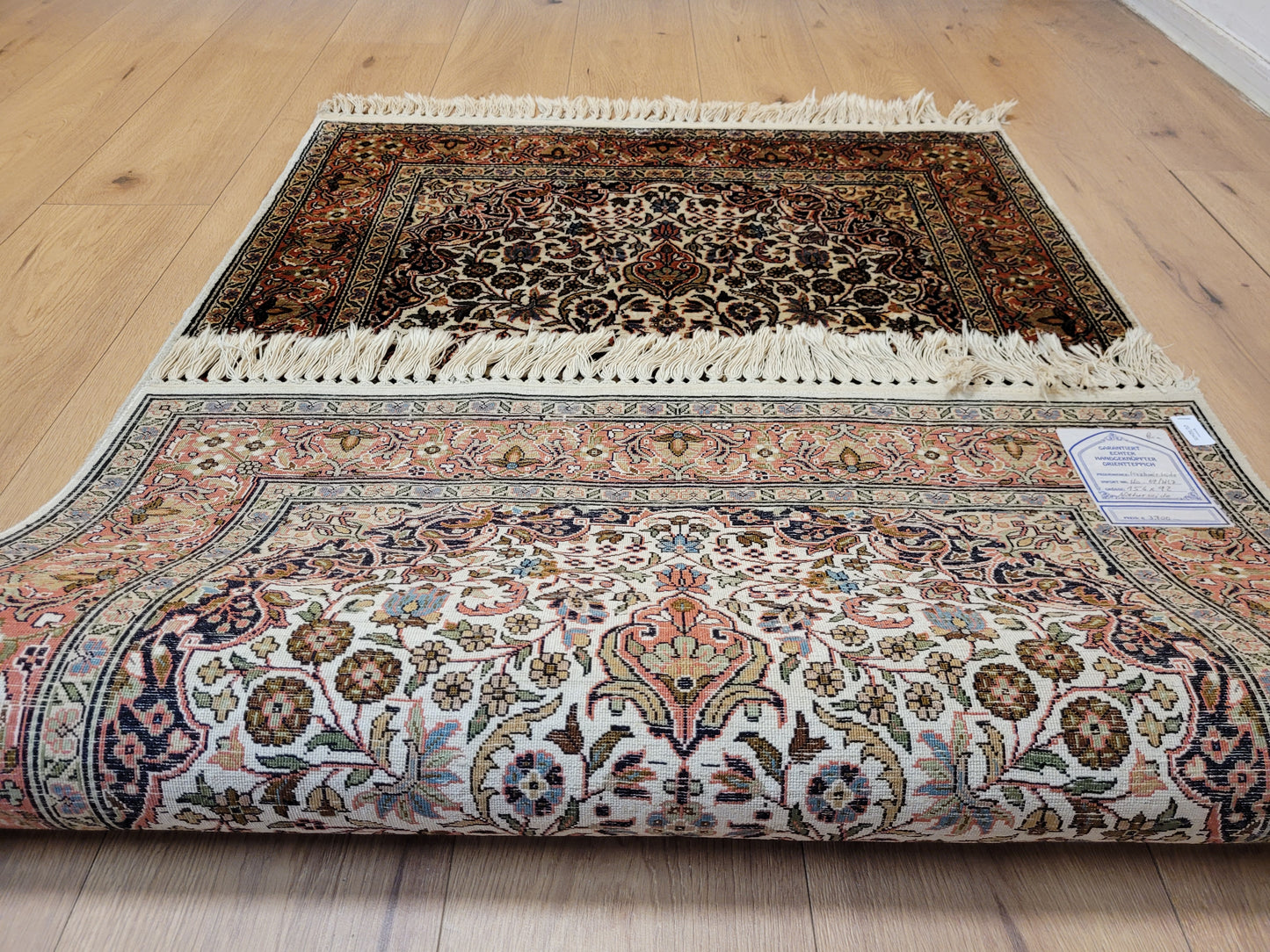 Ghom Teppich Seide feine Knüpfung florales Medaillon