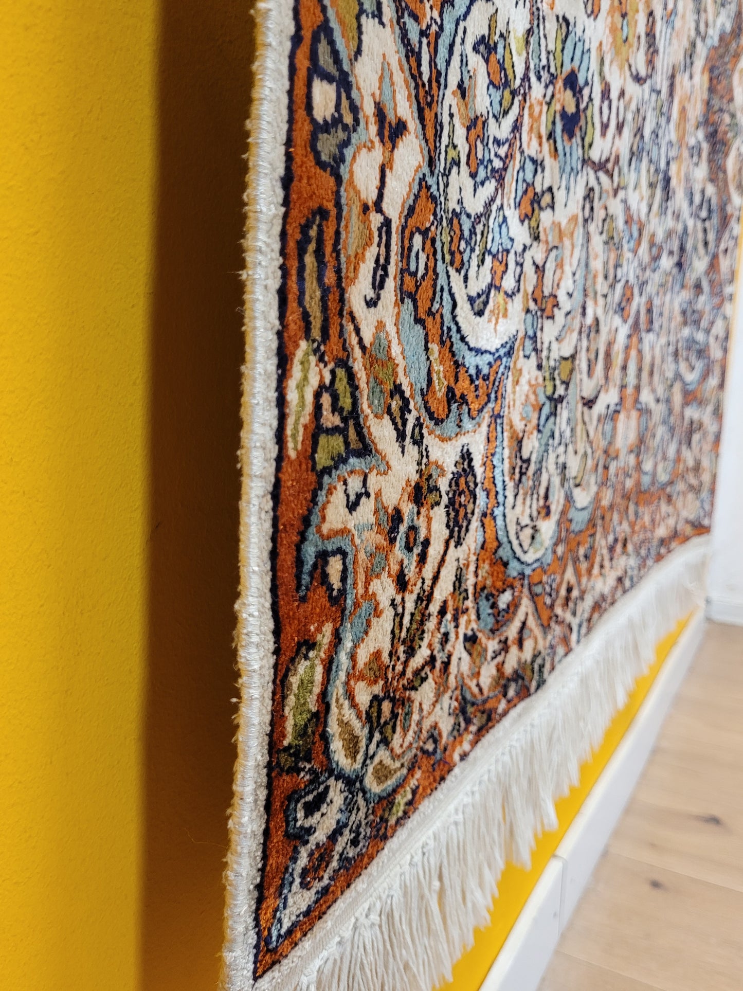 Ghom Teppich Seide feine Knüpfung florales Medaillon