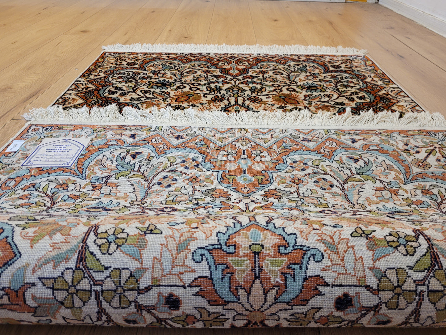 Ghom Teppich Seide feine Knüpfung florales Medaillon