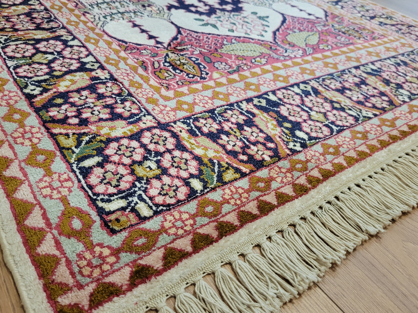 Ghom Teppich Seide feine Knüpfung figürliche Darstellung