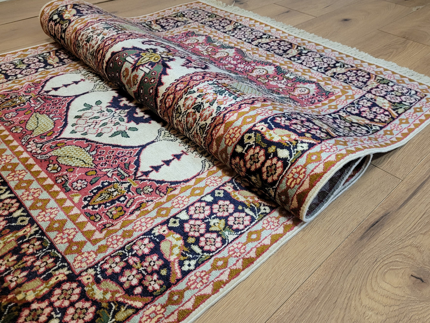 Ghom Teppich Seide feine Knüpfung figürliche Darstellung