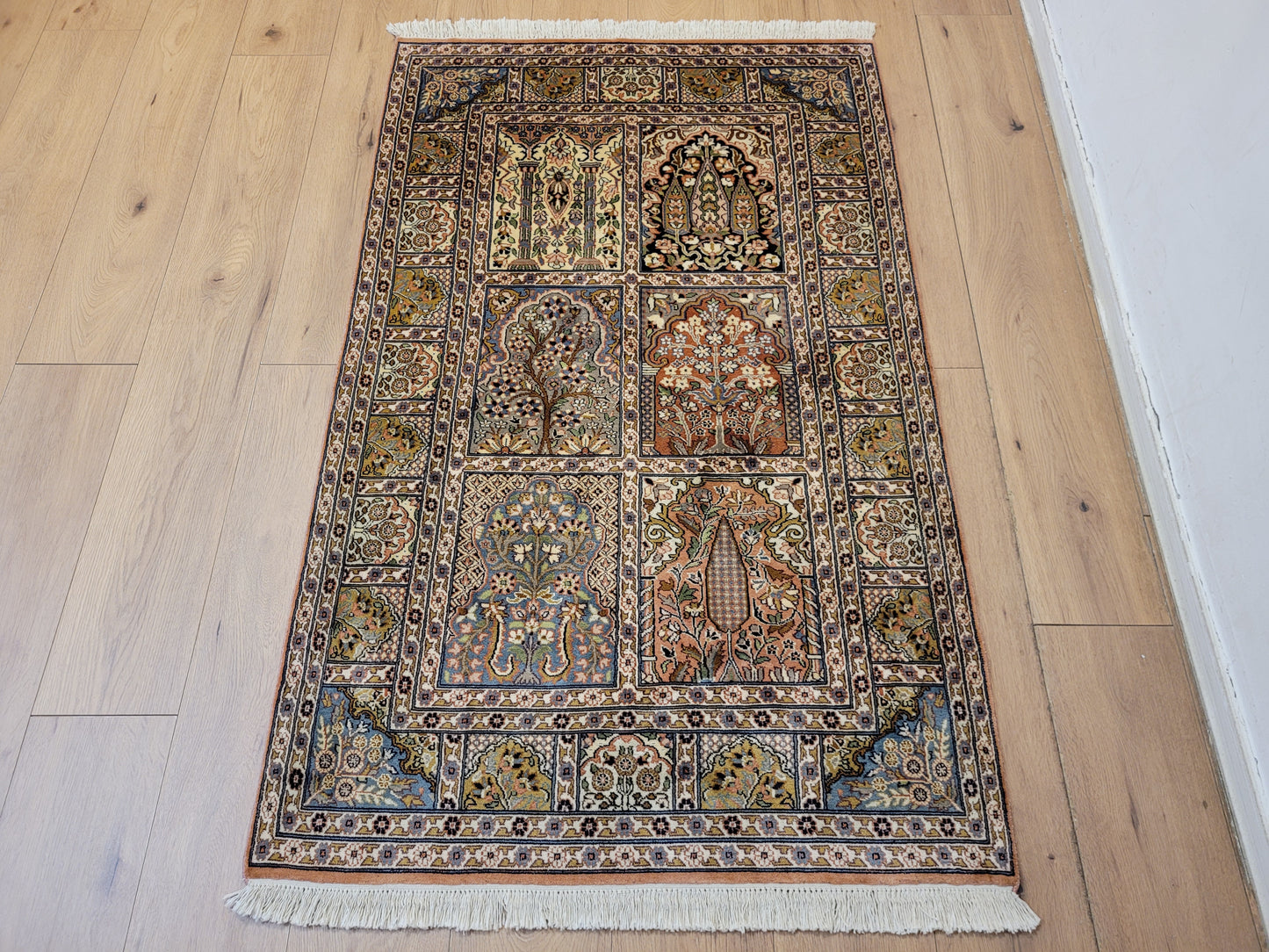 Ghom Teppich Seide feine Knüpfung Gartenmotiv