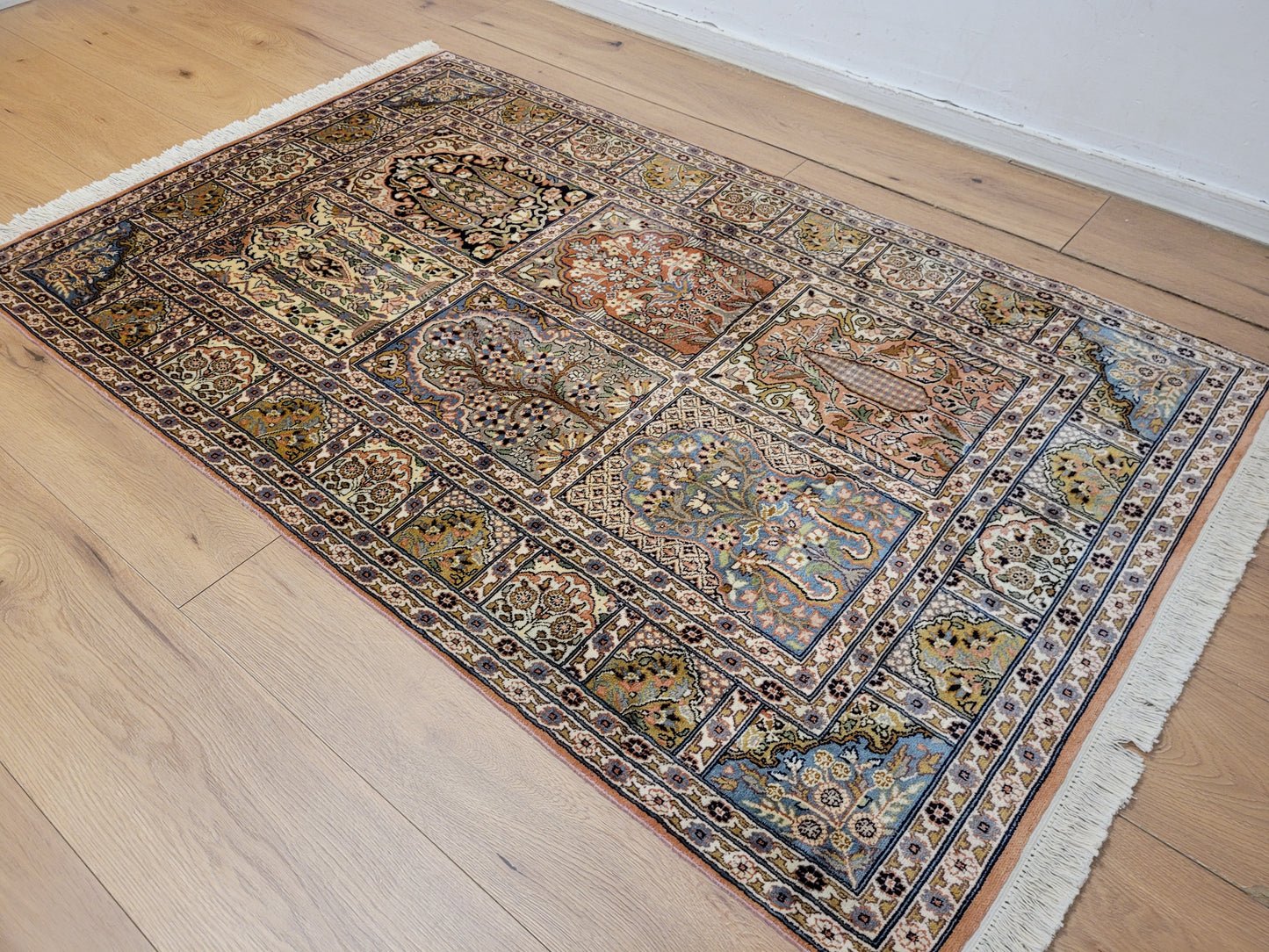 Ghom Teppich Seide feine Knüpfung Gartenmotiv