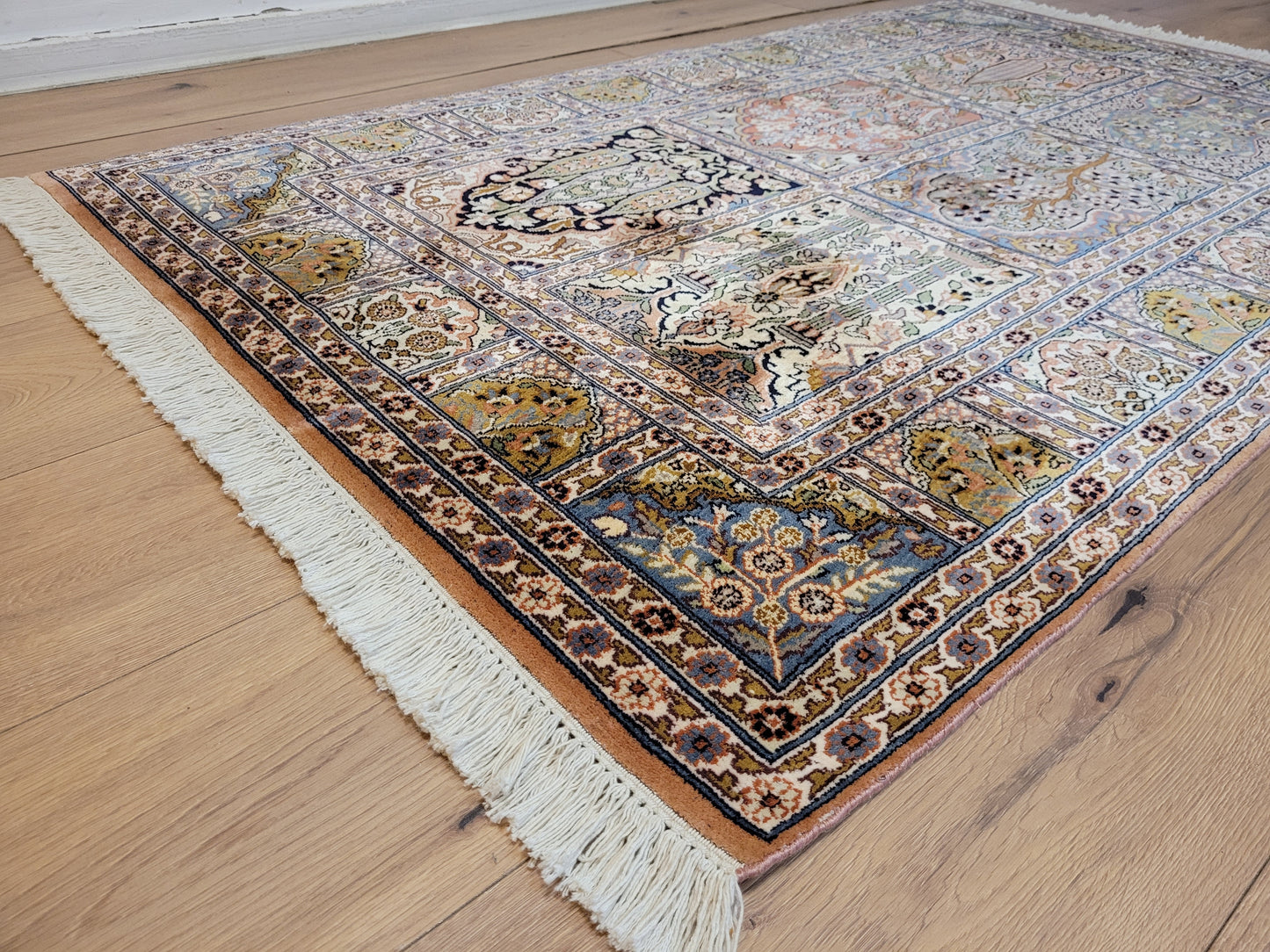 Ghom Teppich Seide feine Knüpfung Gartenmotiv