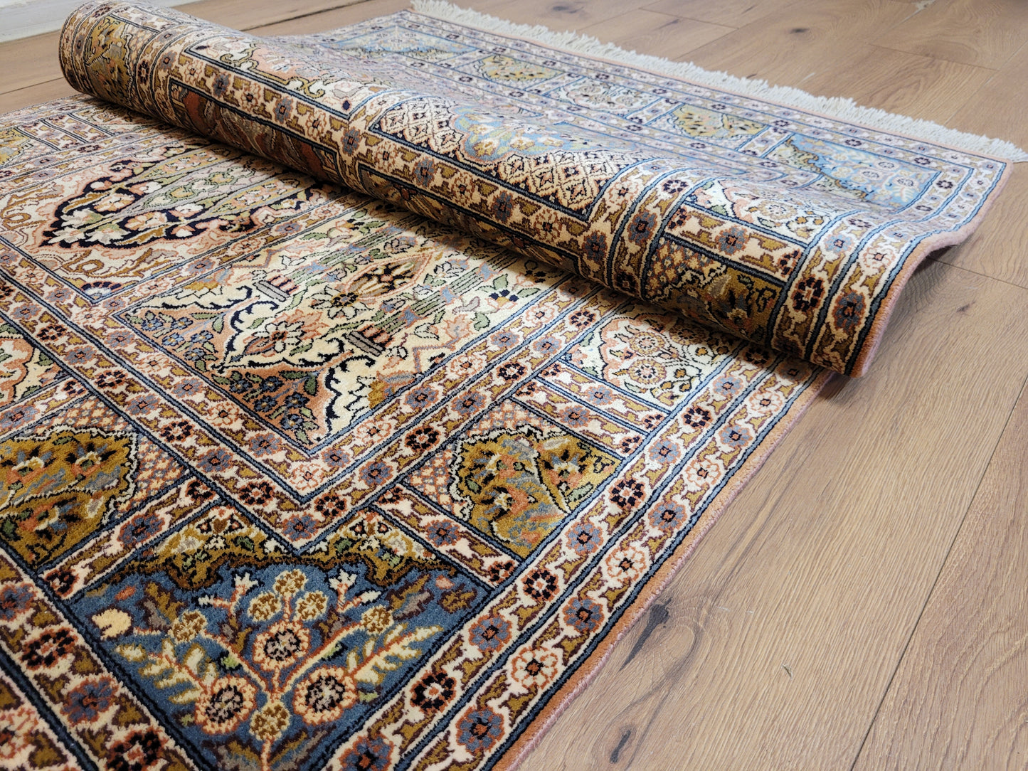 Ghom Teppich Seide feine Knüpfung Gartenmotiv