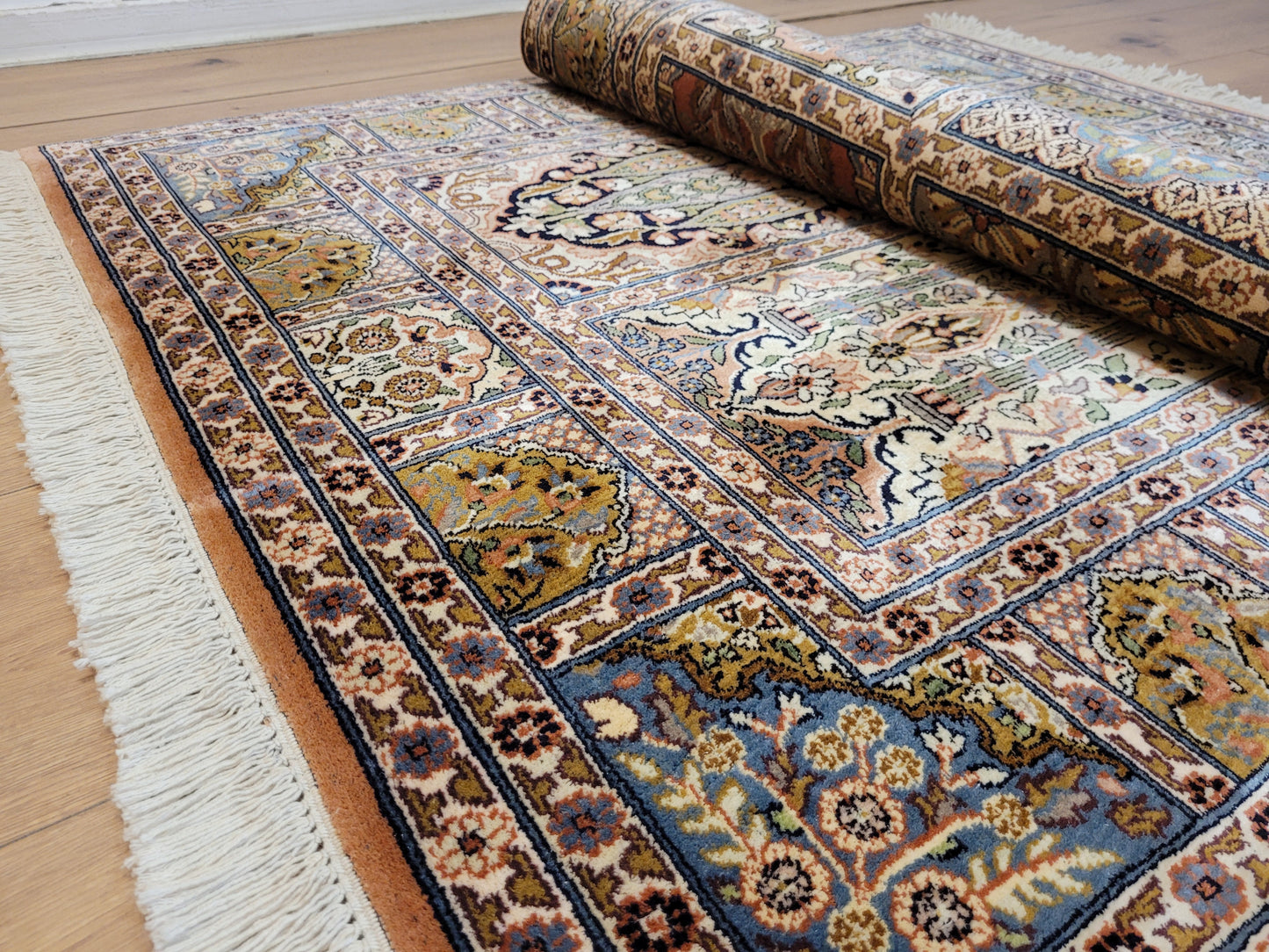 Ghom Teppich Seide feine Knüpfung Gartenmotiv