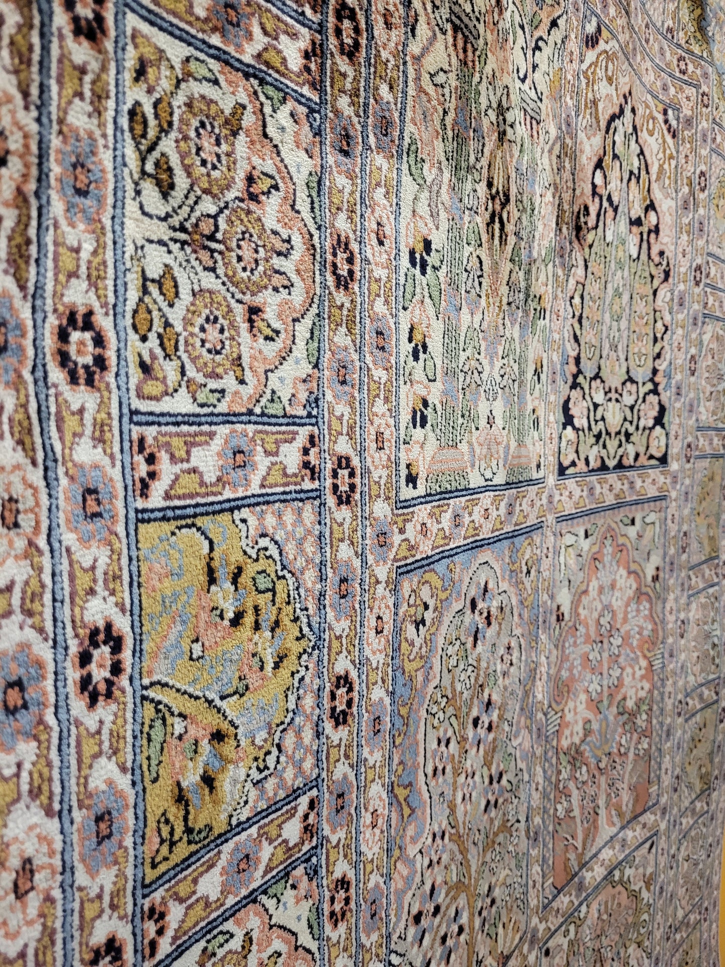 Ghom Teppich Seide feine Knüpfung Gartenmotiv