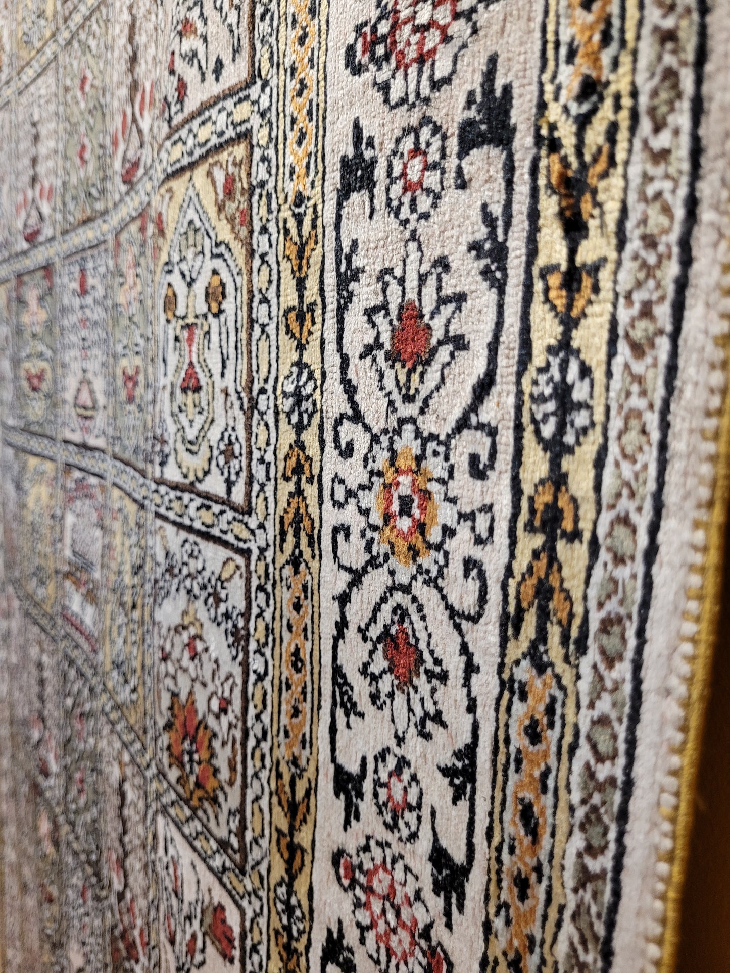 Hereke Teppich Seide feine Knüpfung Feldermotiv